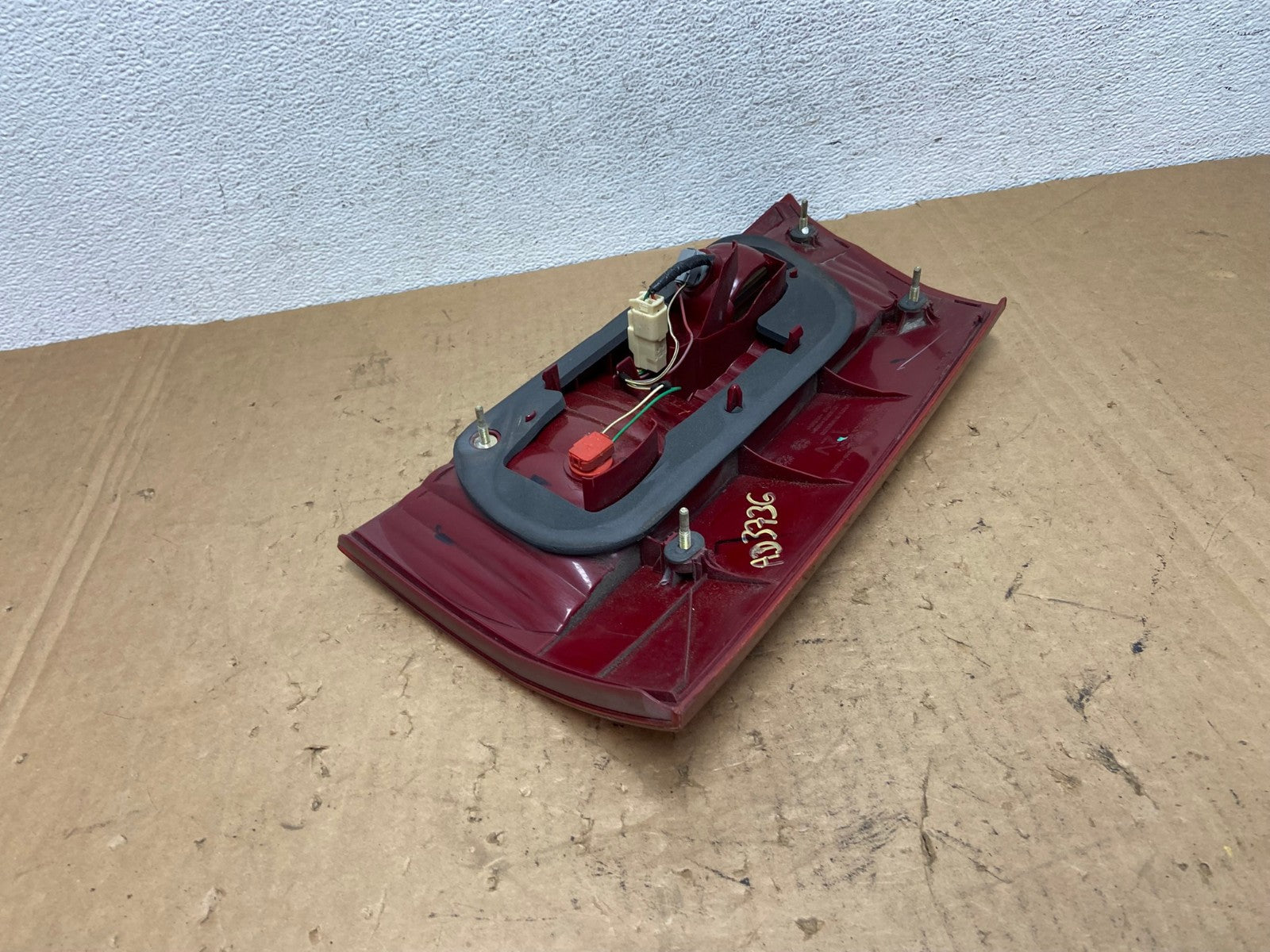 2004 - 2005 Toyota Sienna Left Driver LH Side Inner Tail Light AD3736 LK5