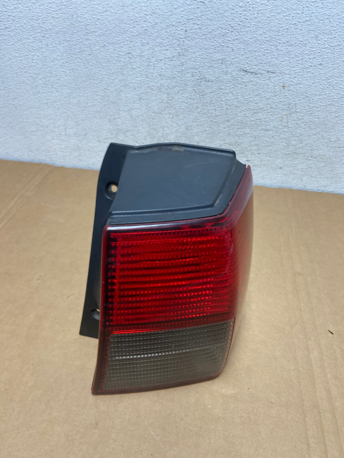 2006-2011 Mitsubishi Endeavor Right Passenger RH Side Tail Light AD2552 LK2
