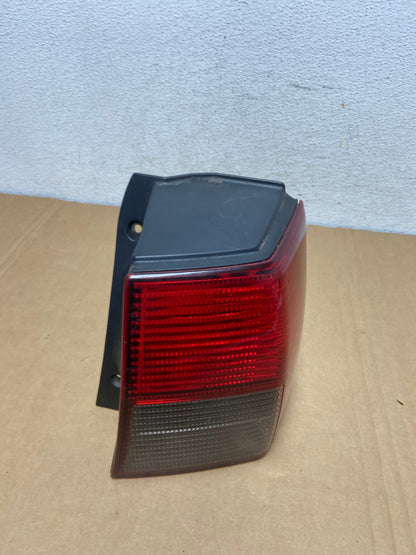 2006-2011 Mitsubishi Endeavor Right Passenger RH Side Tail Light AD2552 LK2
