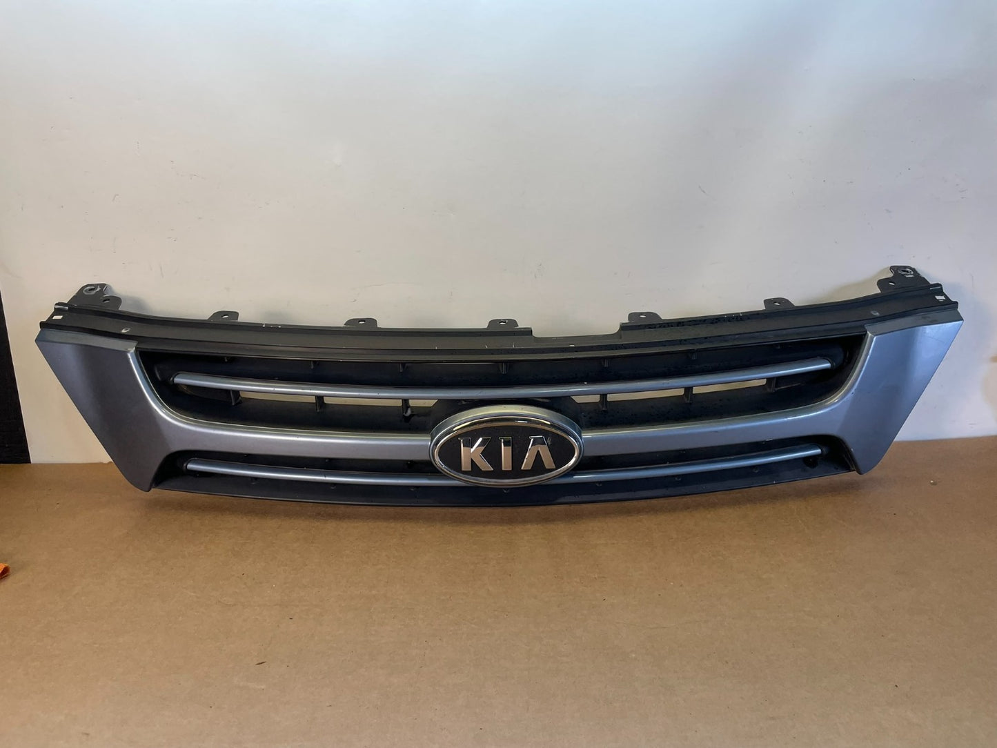 2006 to 2010 Kia Sedona Front Upper Grill Grille AF8565 DG0