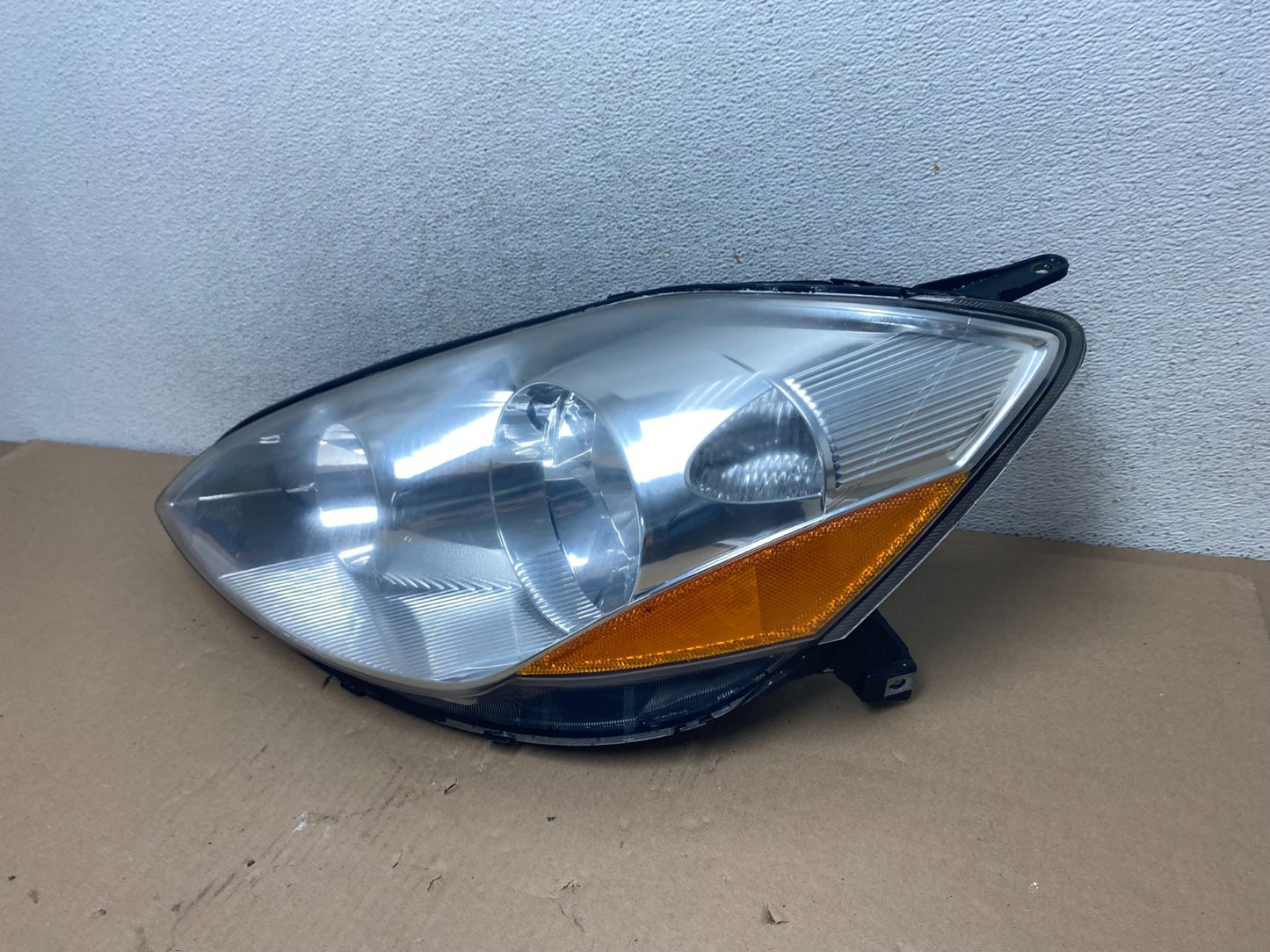 2006 to 2010 Toyota Sienna Left Driver Lh Side Headlight Halogen TYC AG5734 DW1