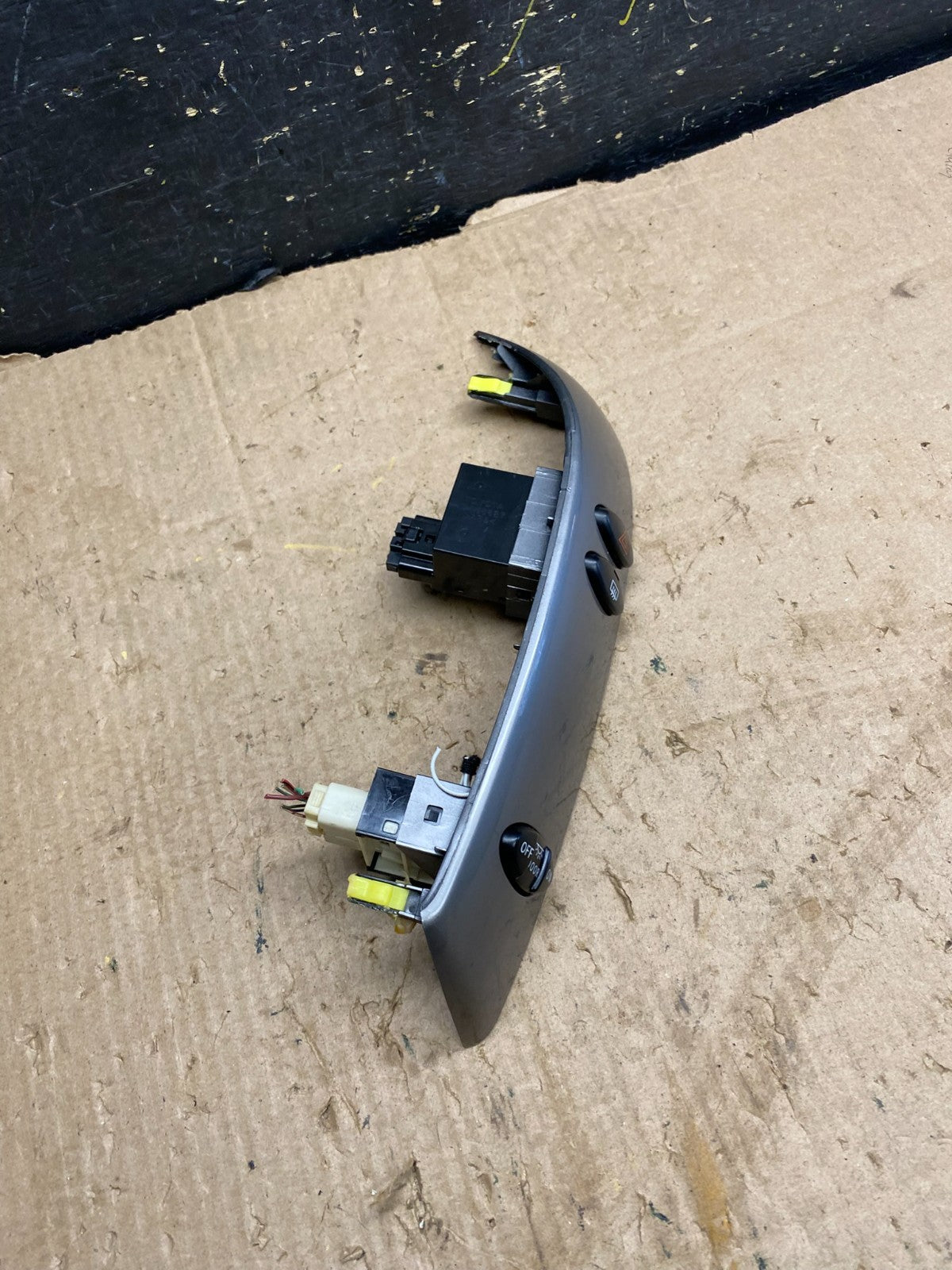 2004 to 2010 Toyota Sienna Left Side Climate Switches Bezel Trim OEM Z1889 DG1
