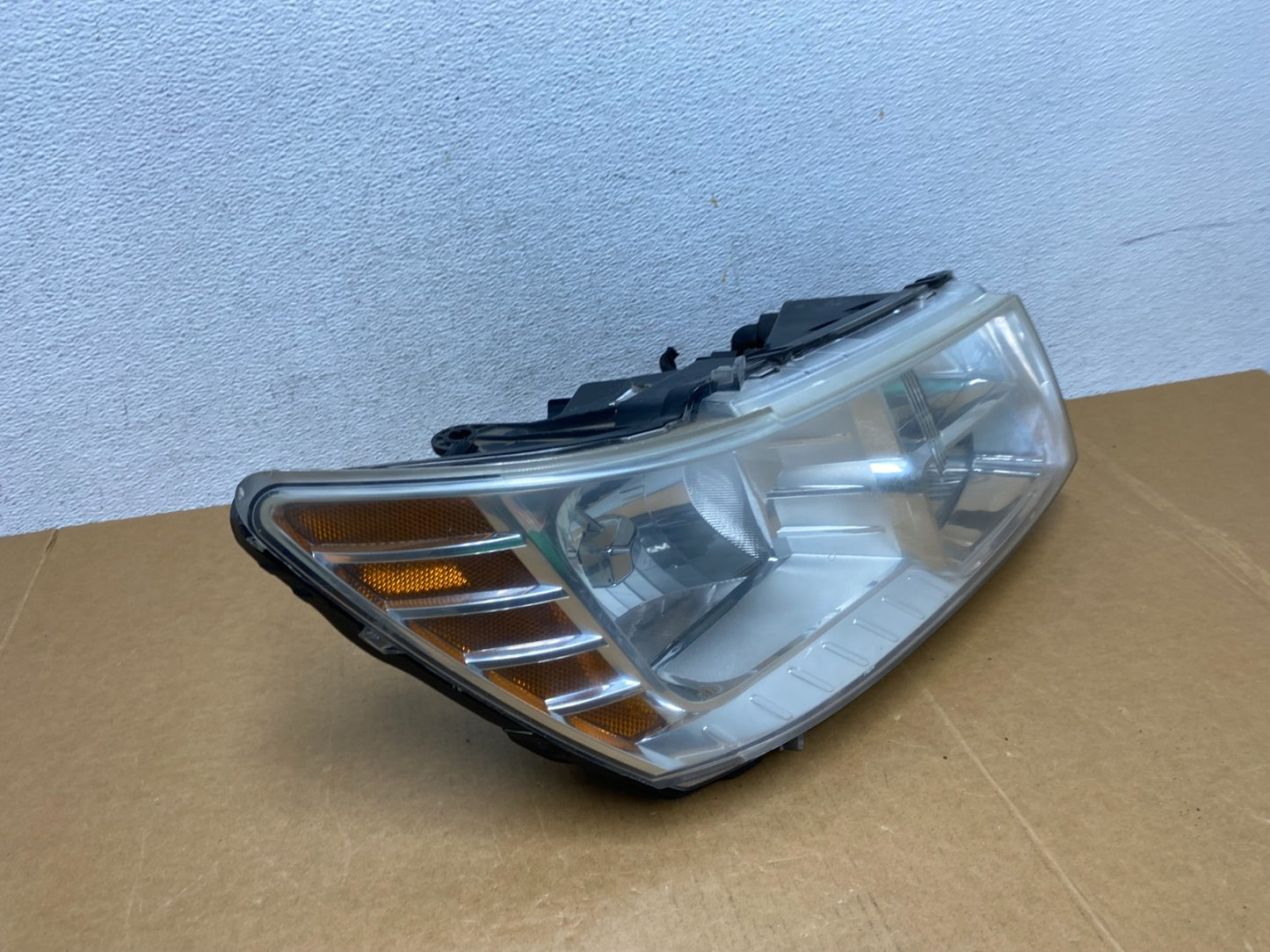 2009 to 2017 Dodge Journey Headlight Right Passenger Rh Halogen AD8933 DW2