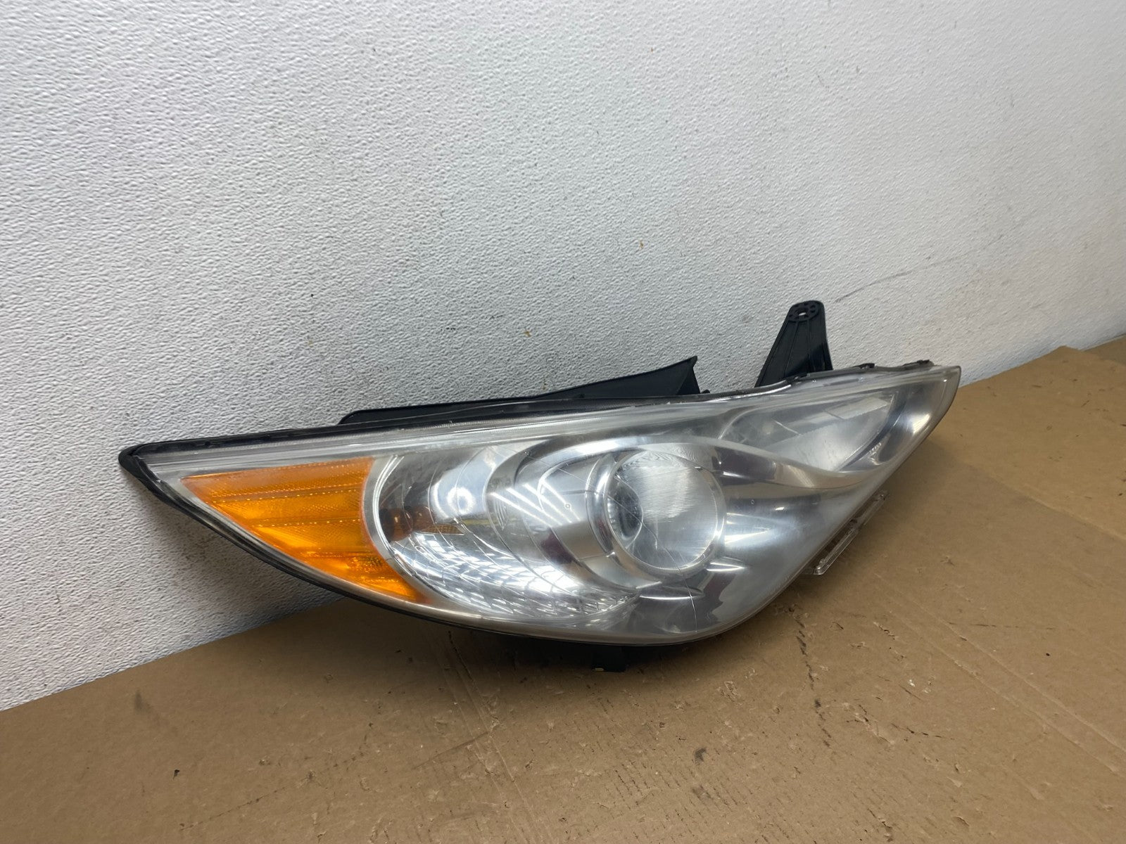 2011 - 2014 Hyundai Sonata Right Passenger Rh Side Headlight Halogen AD7973 DW2