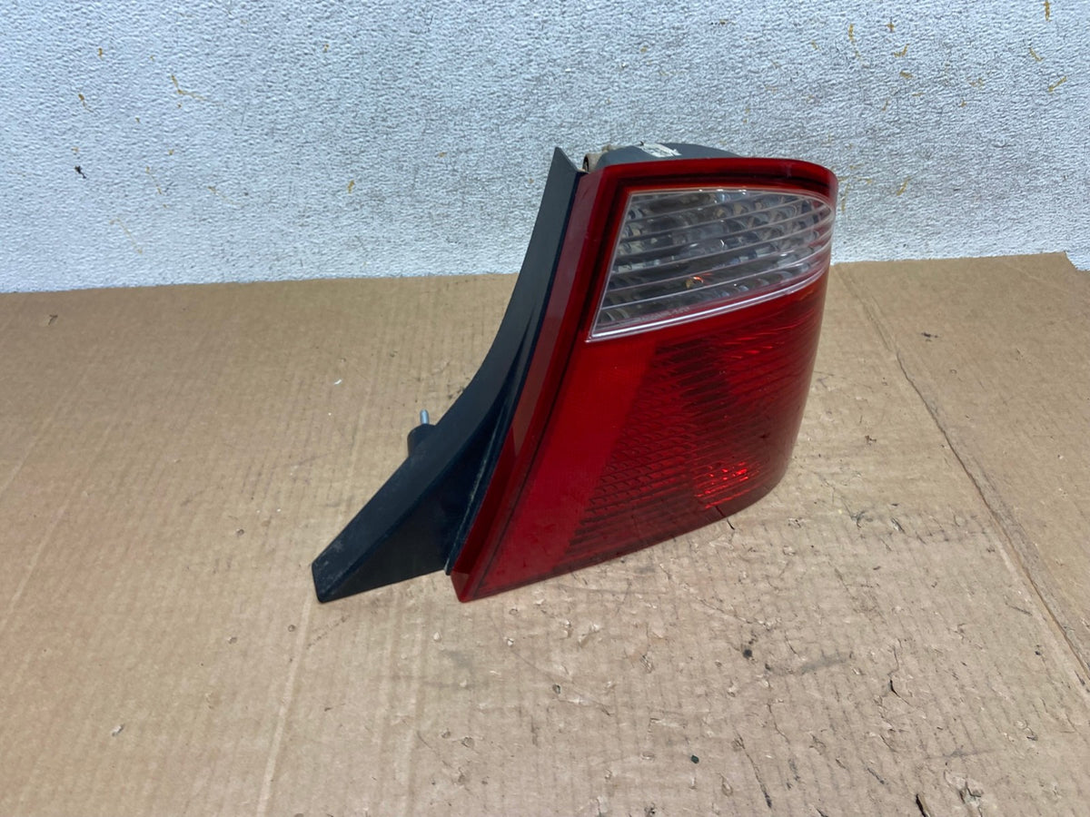 2005 2006 2007 Ford Focus Sedan Right Passenger Tail Light AI5526 LK2