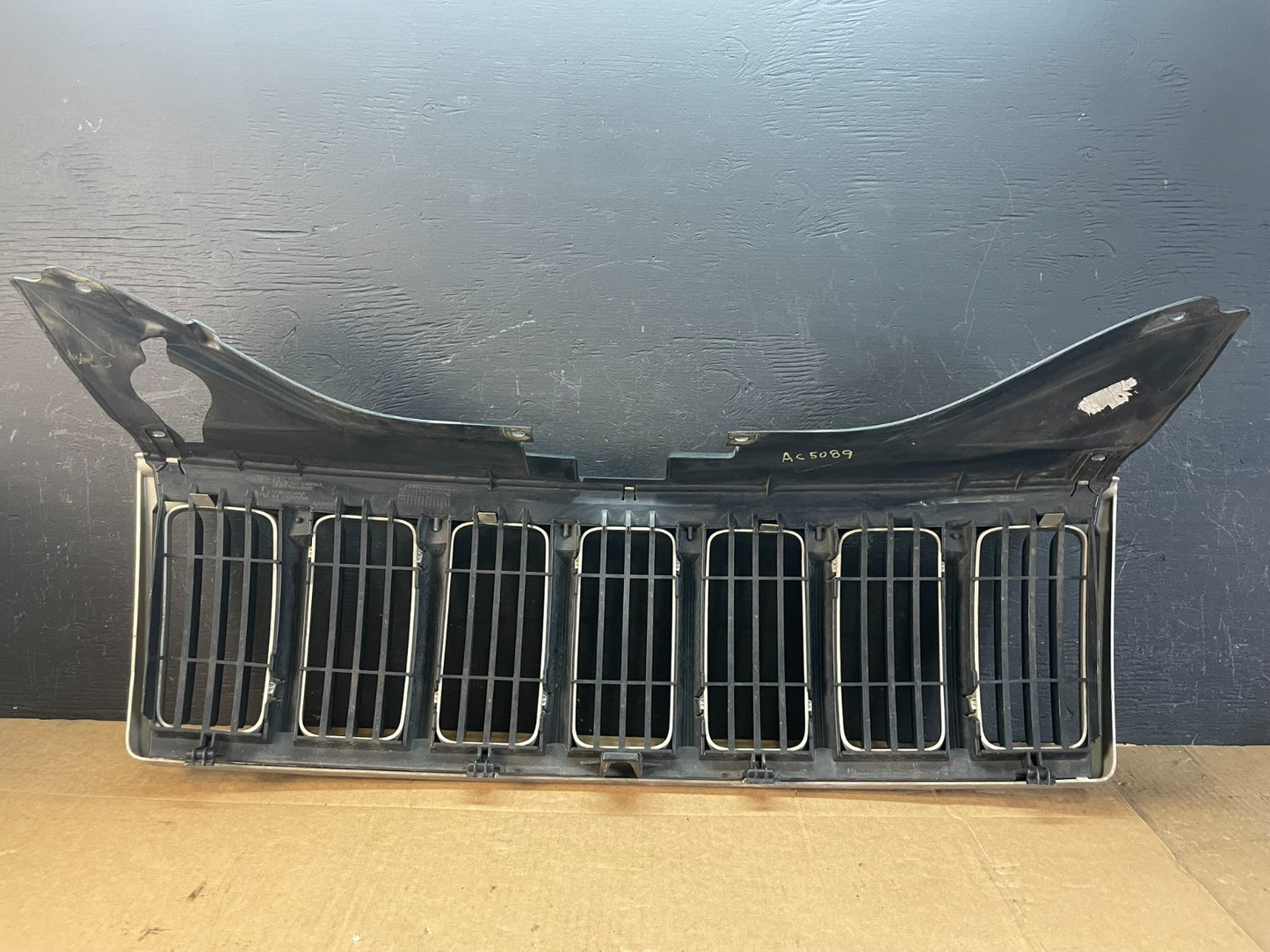 2008 2009 2010 Jeep Grand Cherokee Front Upper Grill Grille AC5089 DG5