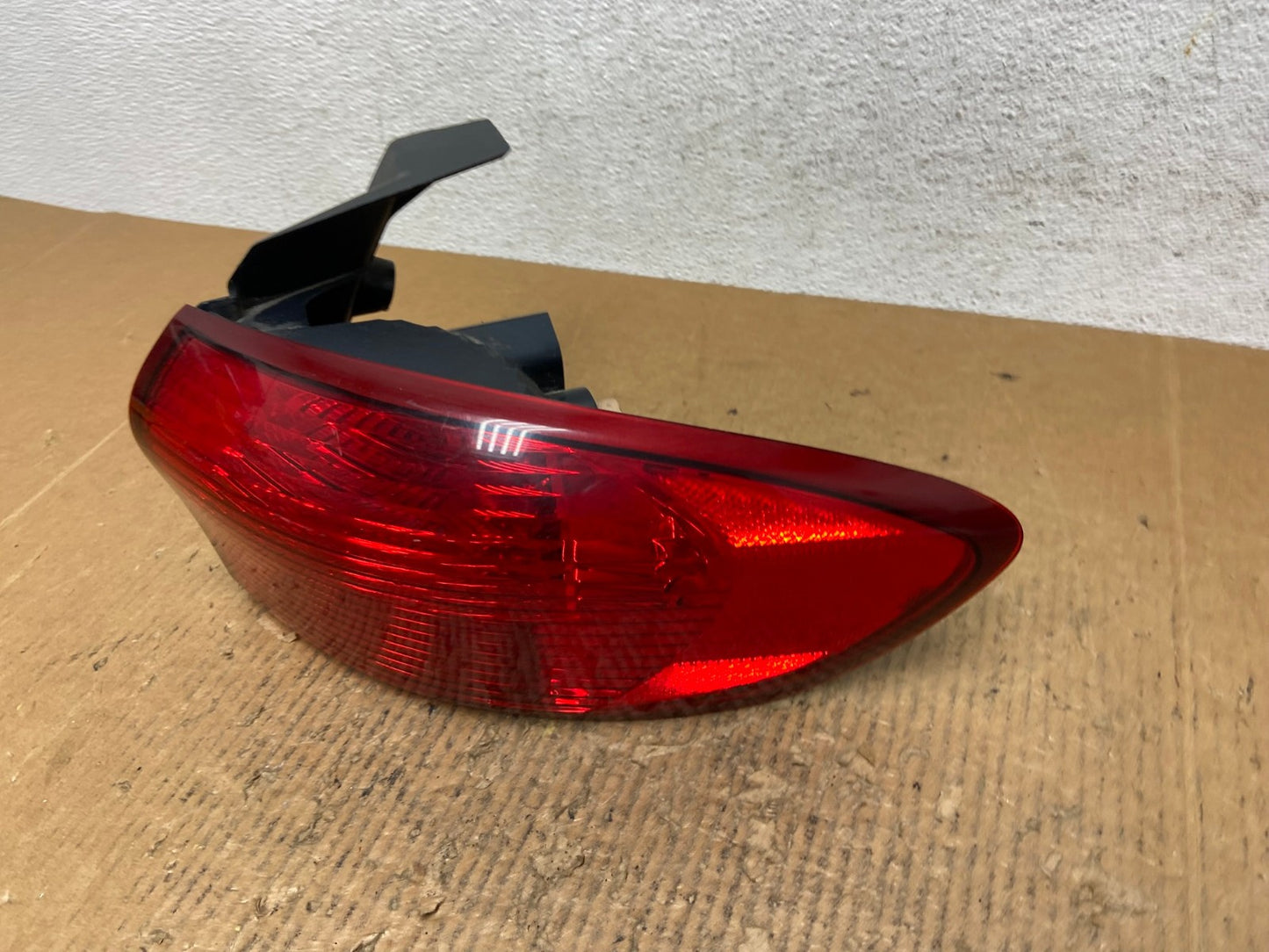 2006-2007 Subaru Tribeca B9 Right Passenger Rh Side Tail Light AE2696 LK1