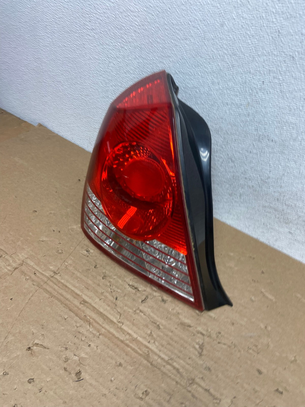 2004 2005 2006 Hyundai Elantra Sedan Left Driver LH Tail Light AD4105 LK1