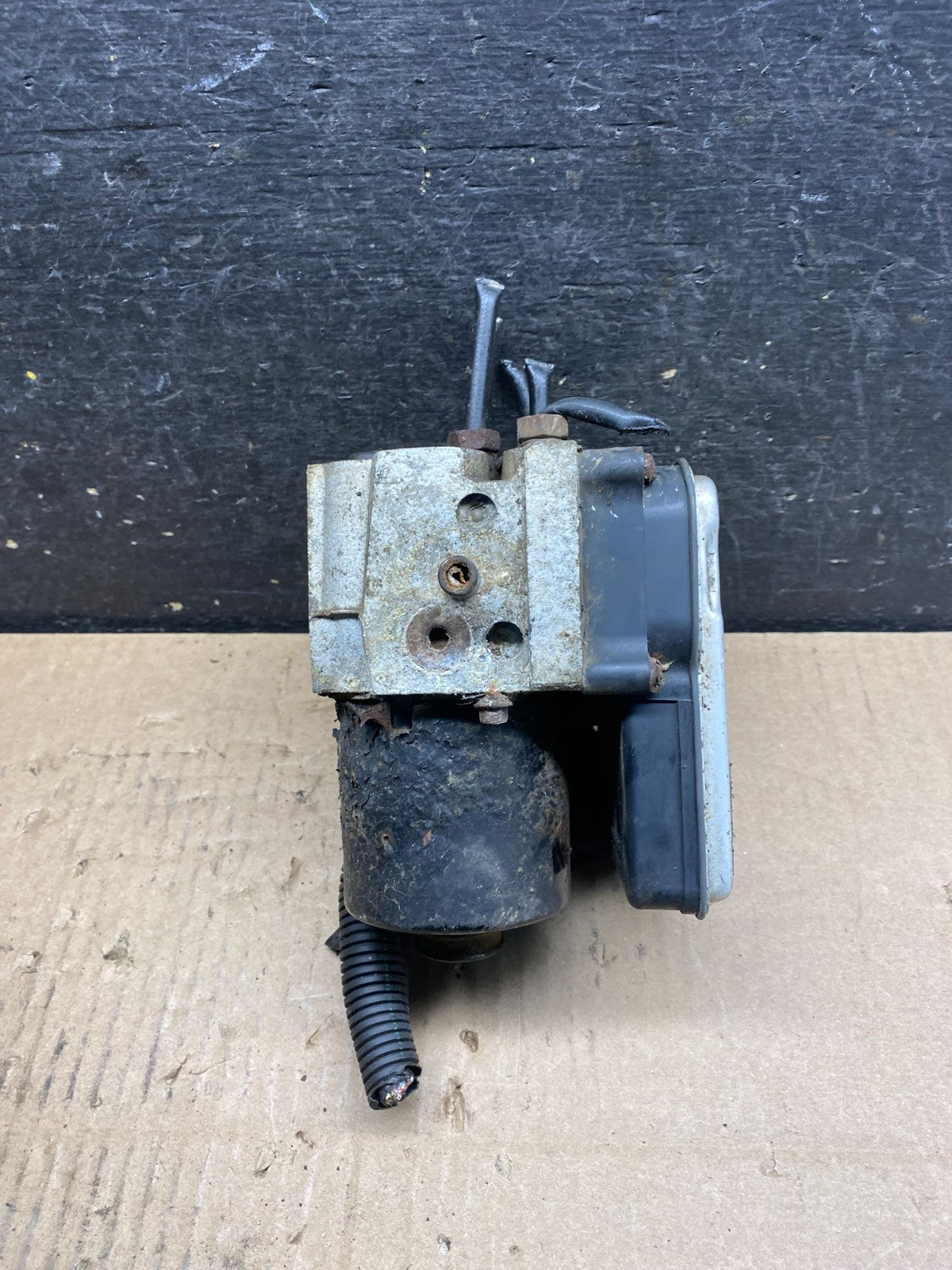 2004-2006 Chevrolet Express ABS Pump Control 13567118 Module U8916 PS3