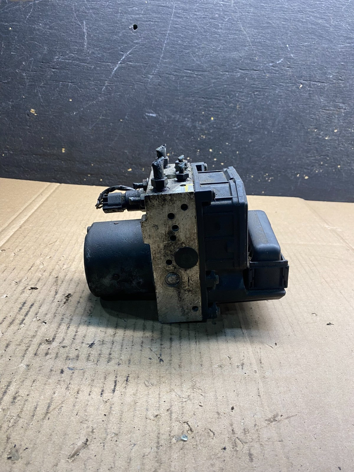 2002 to 2003 BMW X5 ABS Anti-Lock Brake Pump Module ab2713 DG2