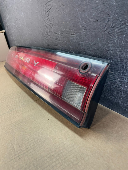 1992 1993 1994 Toyota Camry Center Trunk Rear Tail Light AF5220 DG1