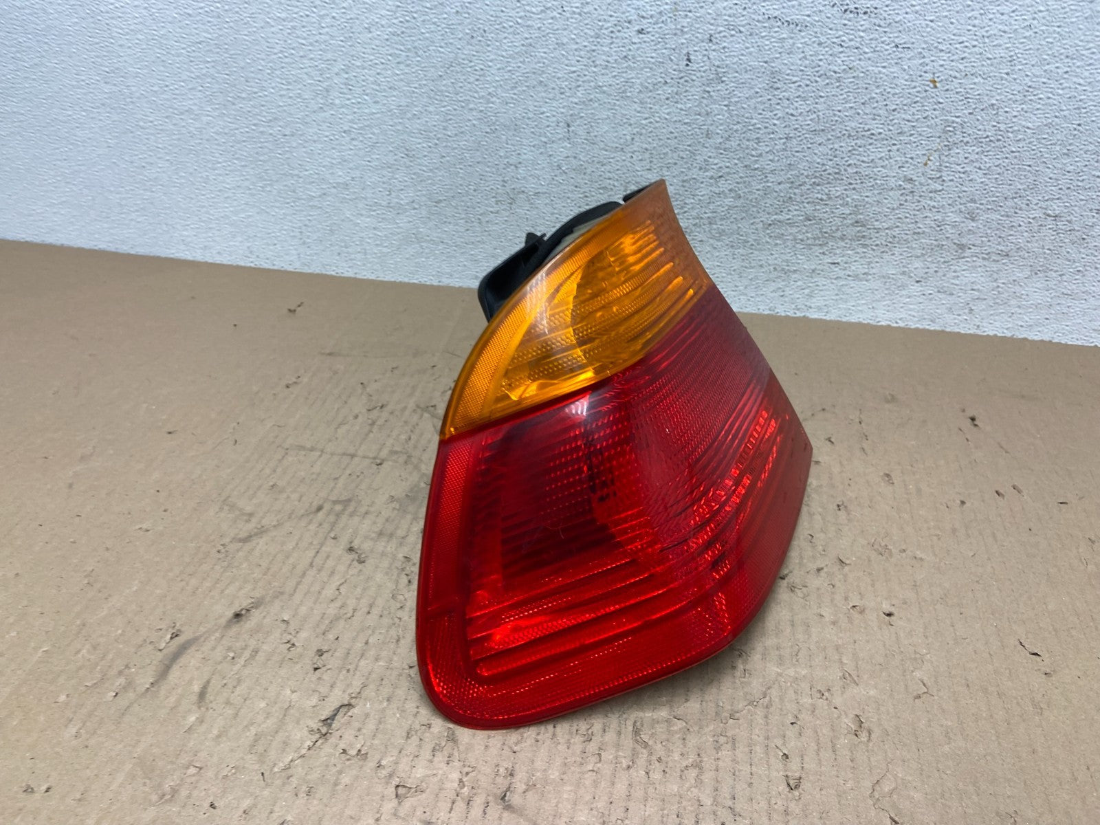 1999-2001 BMW 325i 330i E46 Left Driver LH Tail Light AE8882 DW2