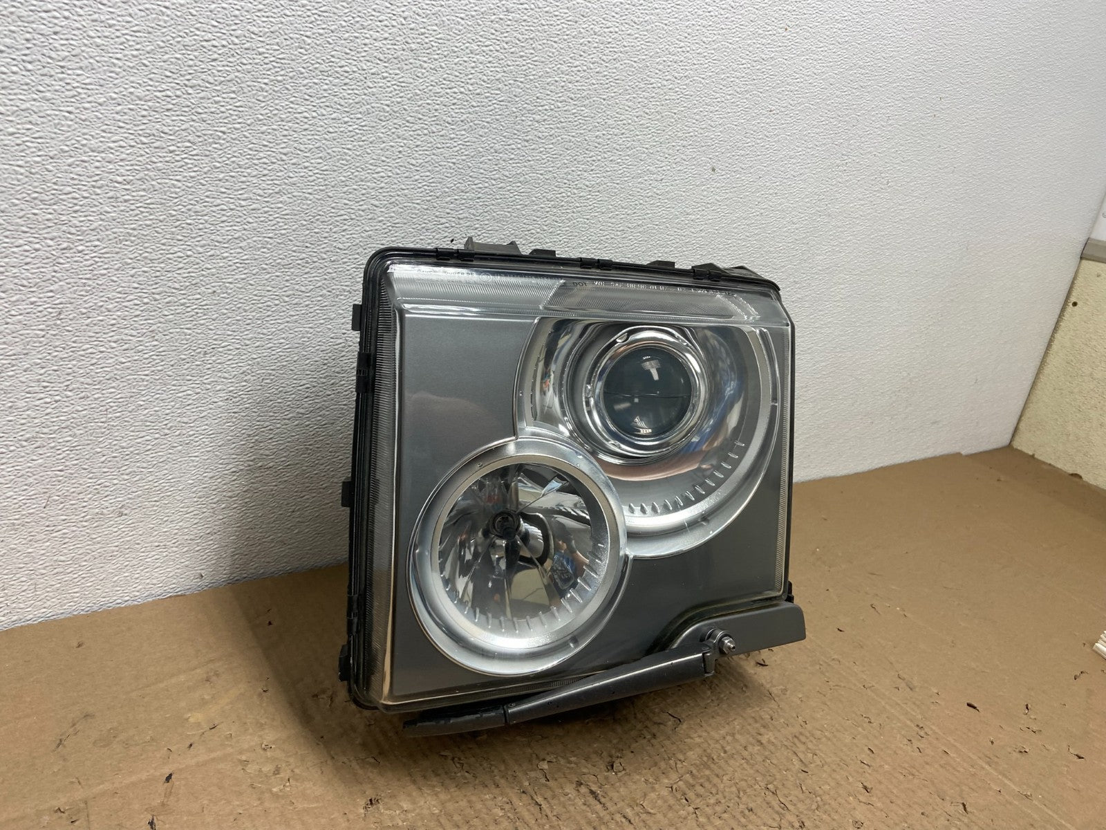 2003 to 2004 Land Rover Range Rover Left Driver Headlight Xenon HID AC4123 DW2
