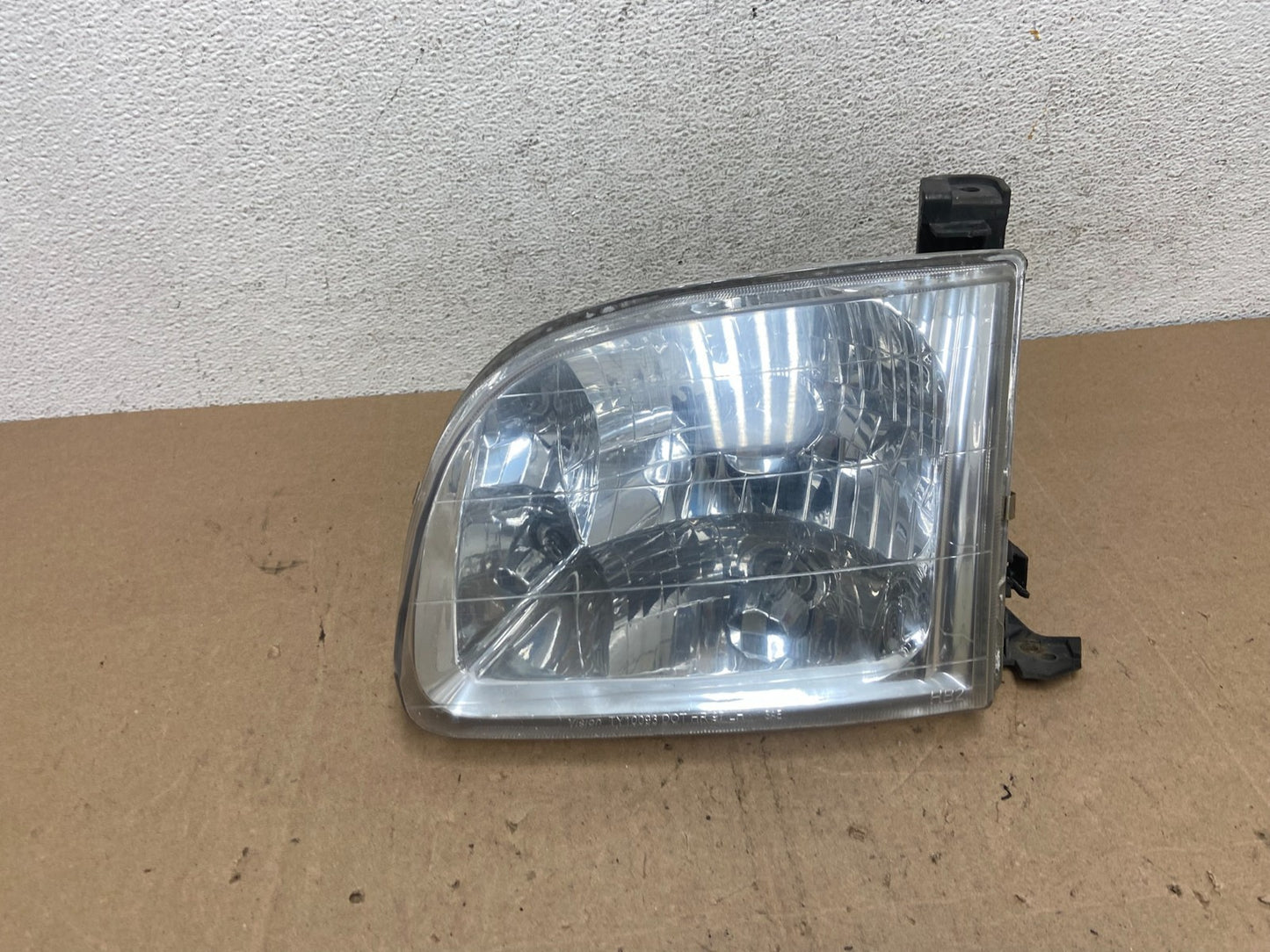 2000 - 2004 Toyota Tundra Left Driver LH Side Halogen Headlight AE6027 DW0