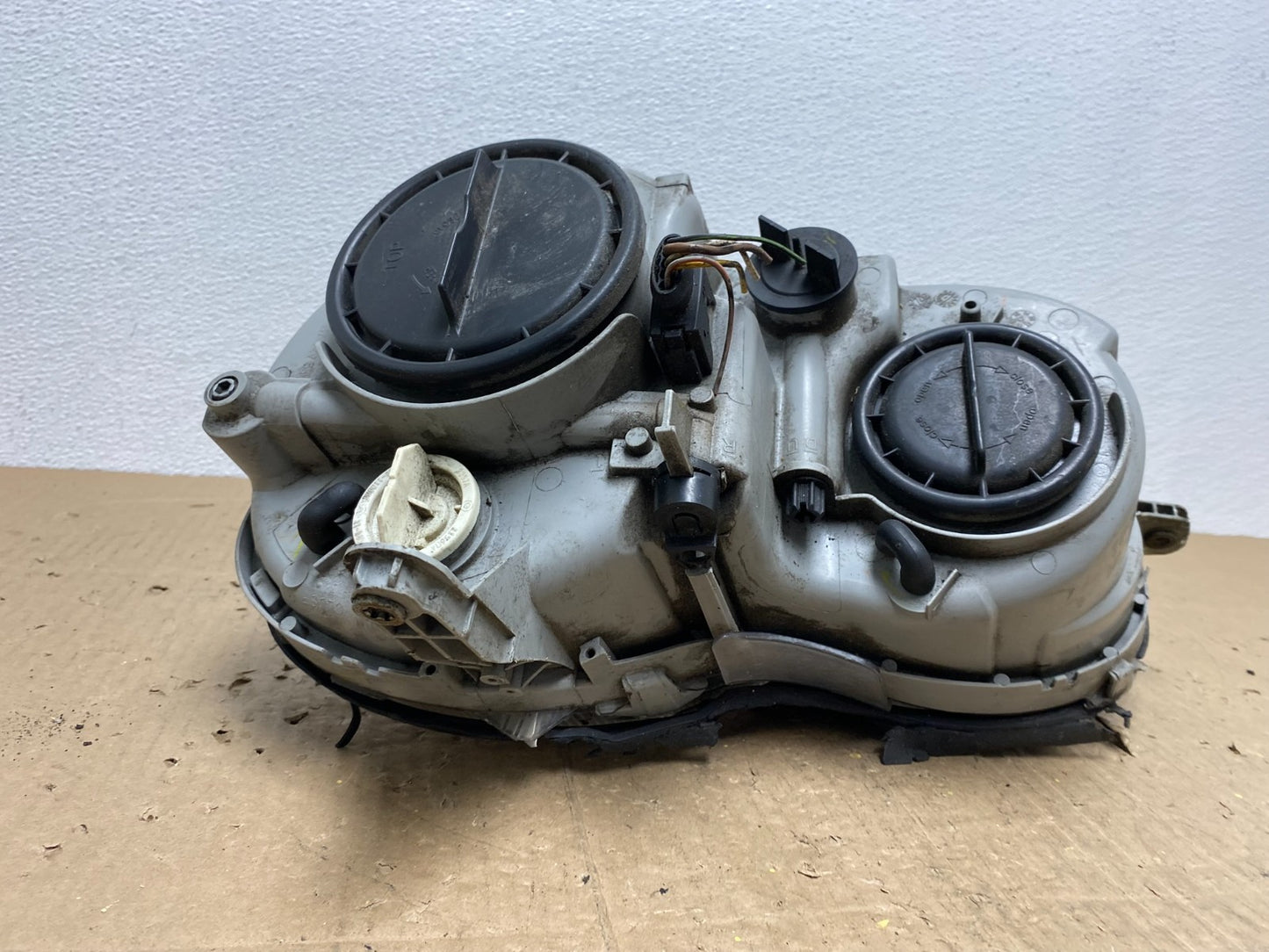 2003-2005 Mercedes Benz W209 CLK Right Passenger Halogen Headlight AC0108 DW4