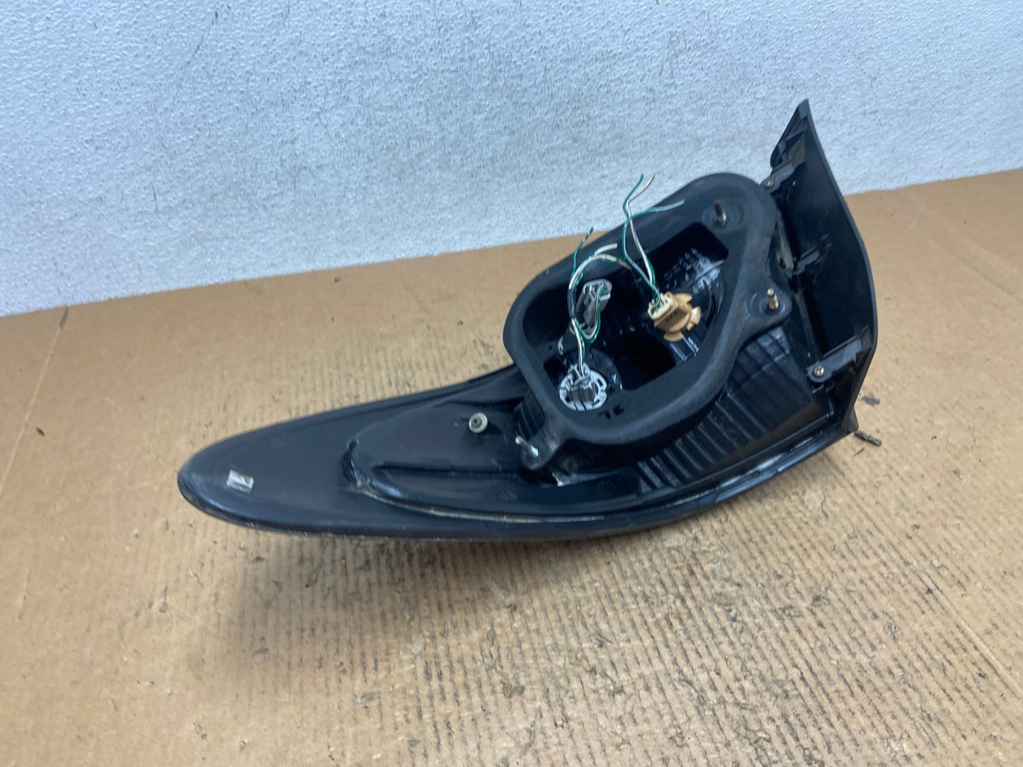 2002 to 2004 Lexus ES300 ES330 Left Driver Side Tail Light AE2886 LK4