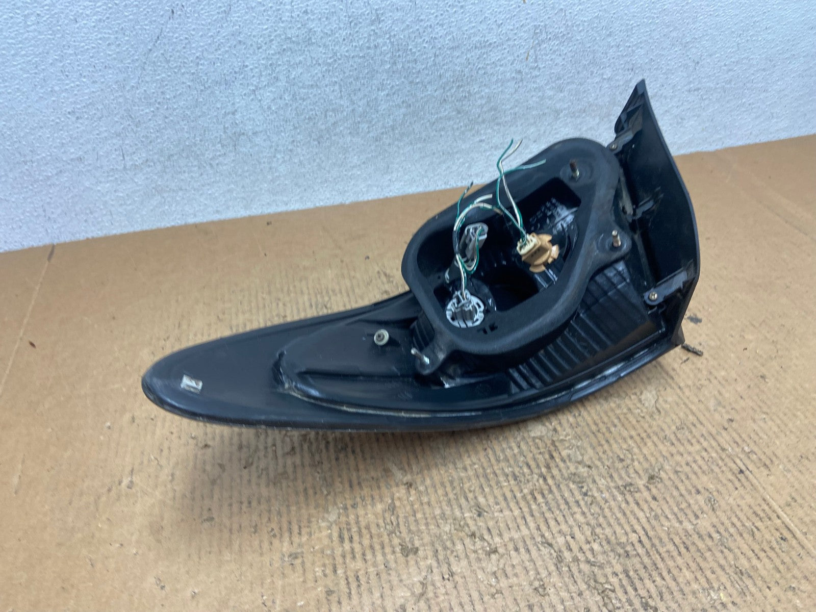2002 to 2004 Lexus ES300 ES330 Left Driver Side Tail Light AE2886 LK4
