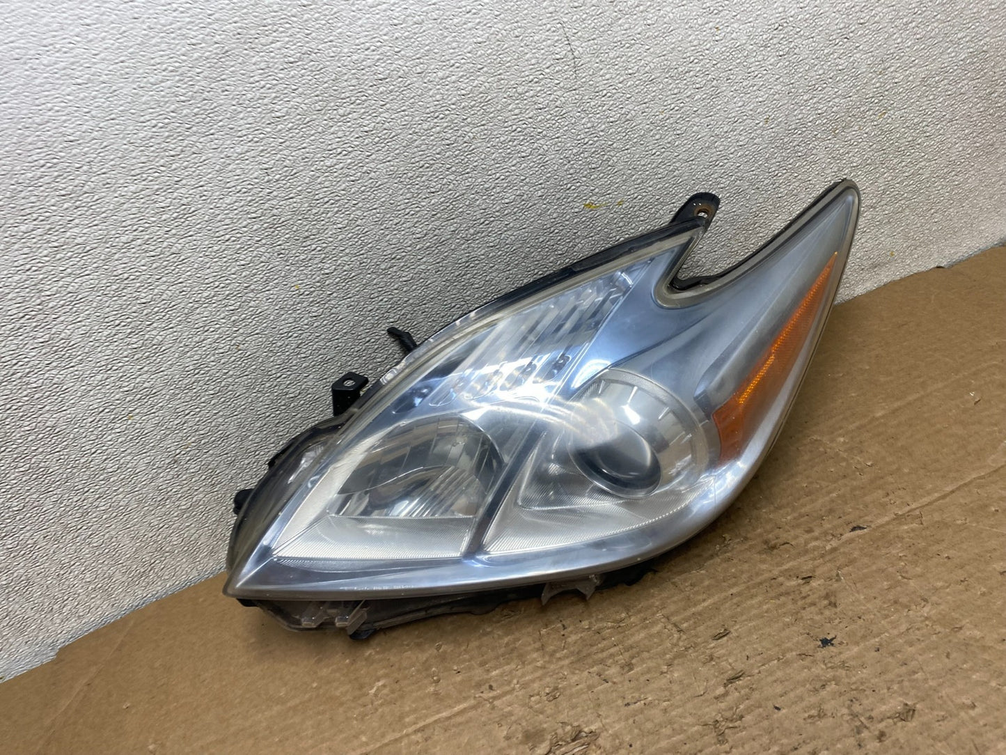 2010 - 2011 Toyota Prius Left Driver LH Blue Halogen Headlight AD2423 DW2
