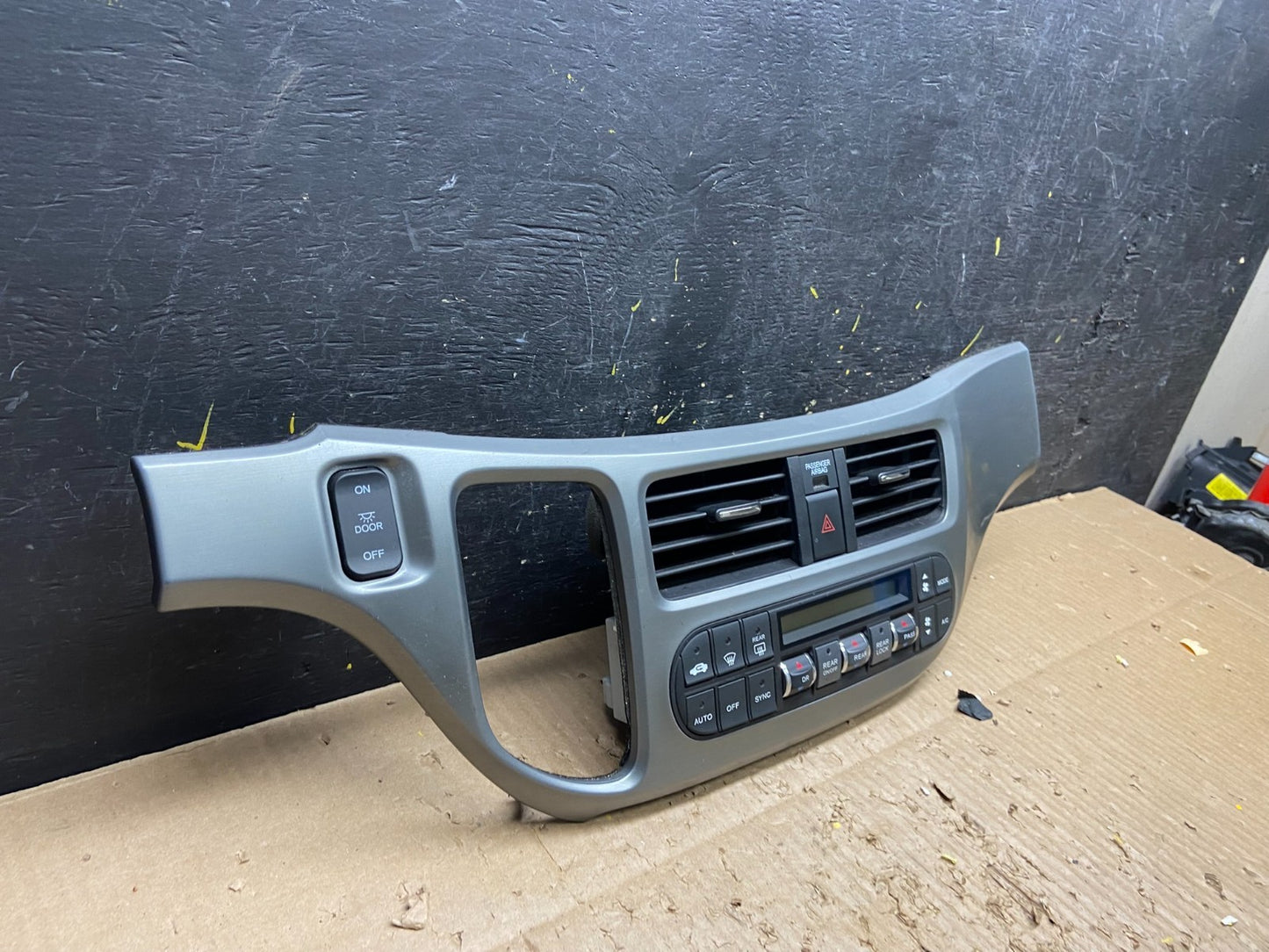 2005 to 2010 Honda Odyssey  Radio Climate Control Dash Trim Bezel v7738 DG1