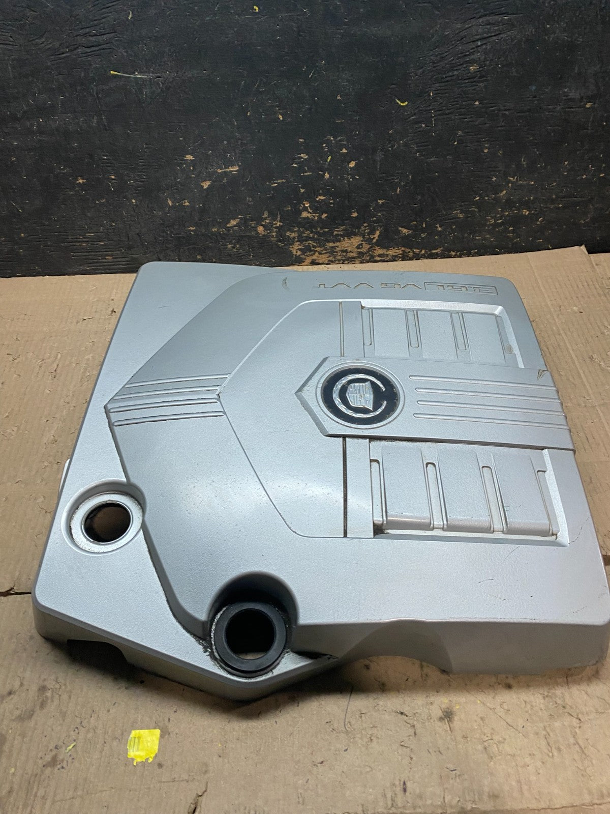 2004 to 2007  Cadillac CTS4.2L Plastic Engine Cover Shield OEM x8196 DG2