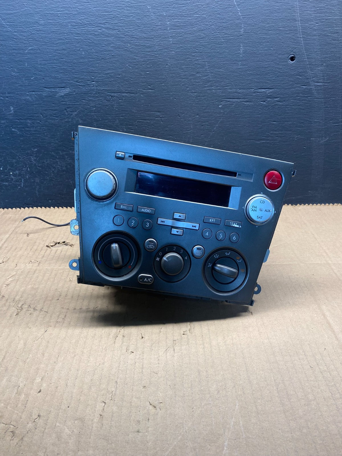 2005 to 2009 Subaru Legacy AM FM CD Radio Climate Control Player ac7903 DG0