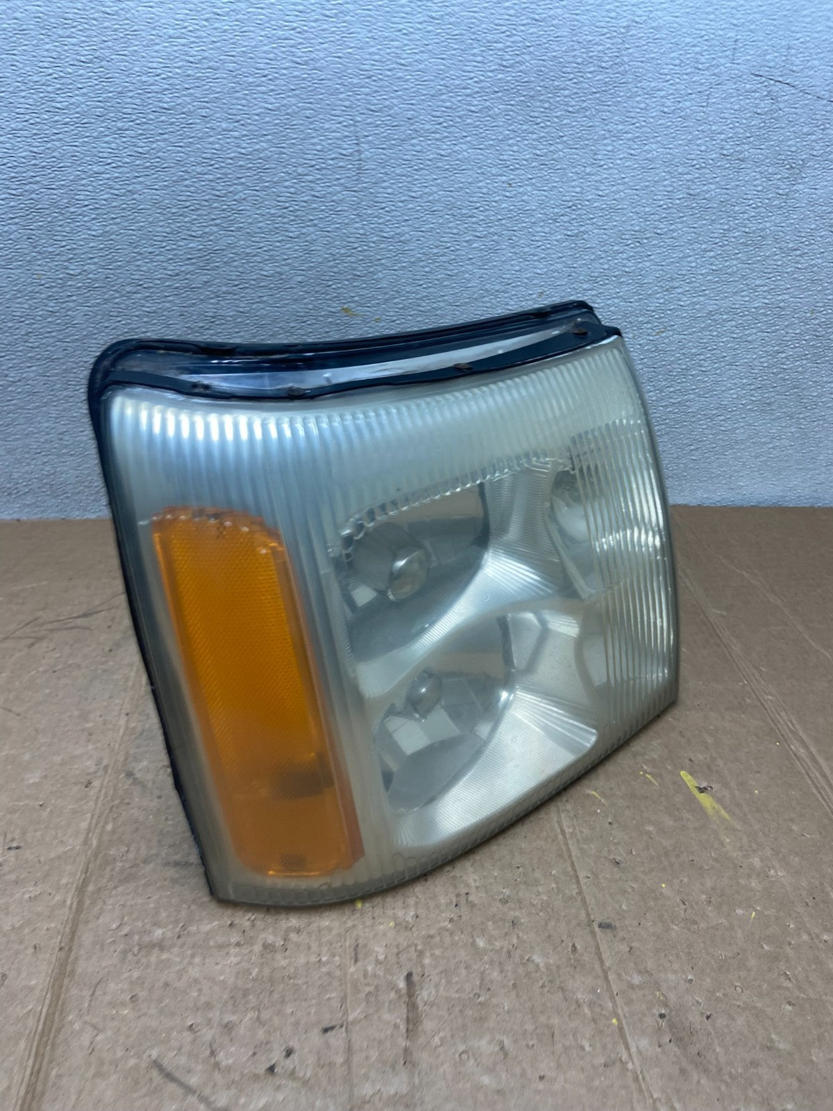2002-2006 Cadillac Escalade Right Passenger Side Xenon HID Headlight Oem AA16472