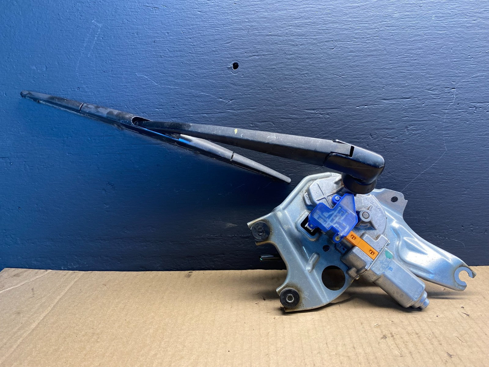 2010 to 2014 Subaru Legacy Outback Rear Wiper Motor AB41870