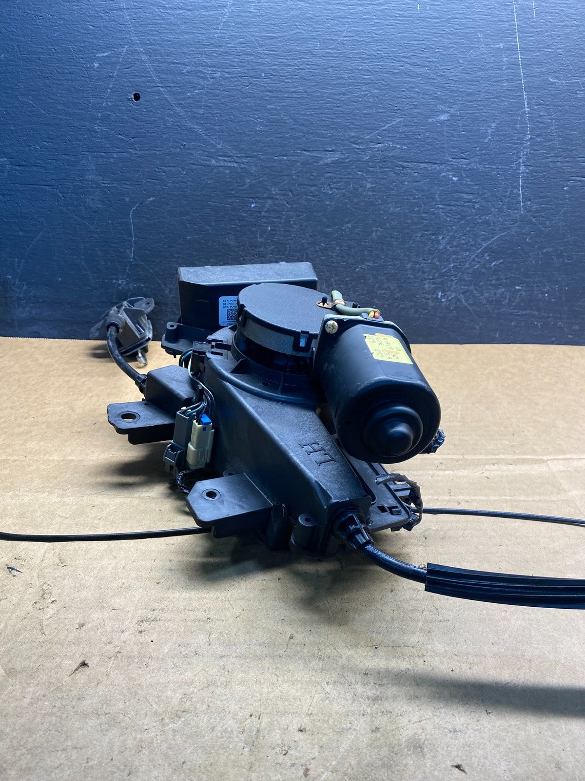 2007-2014 Kia Sedona Right Electric Power Sliding Door Motor Regulator AD73692