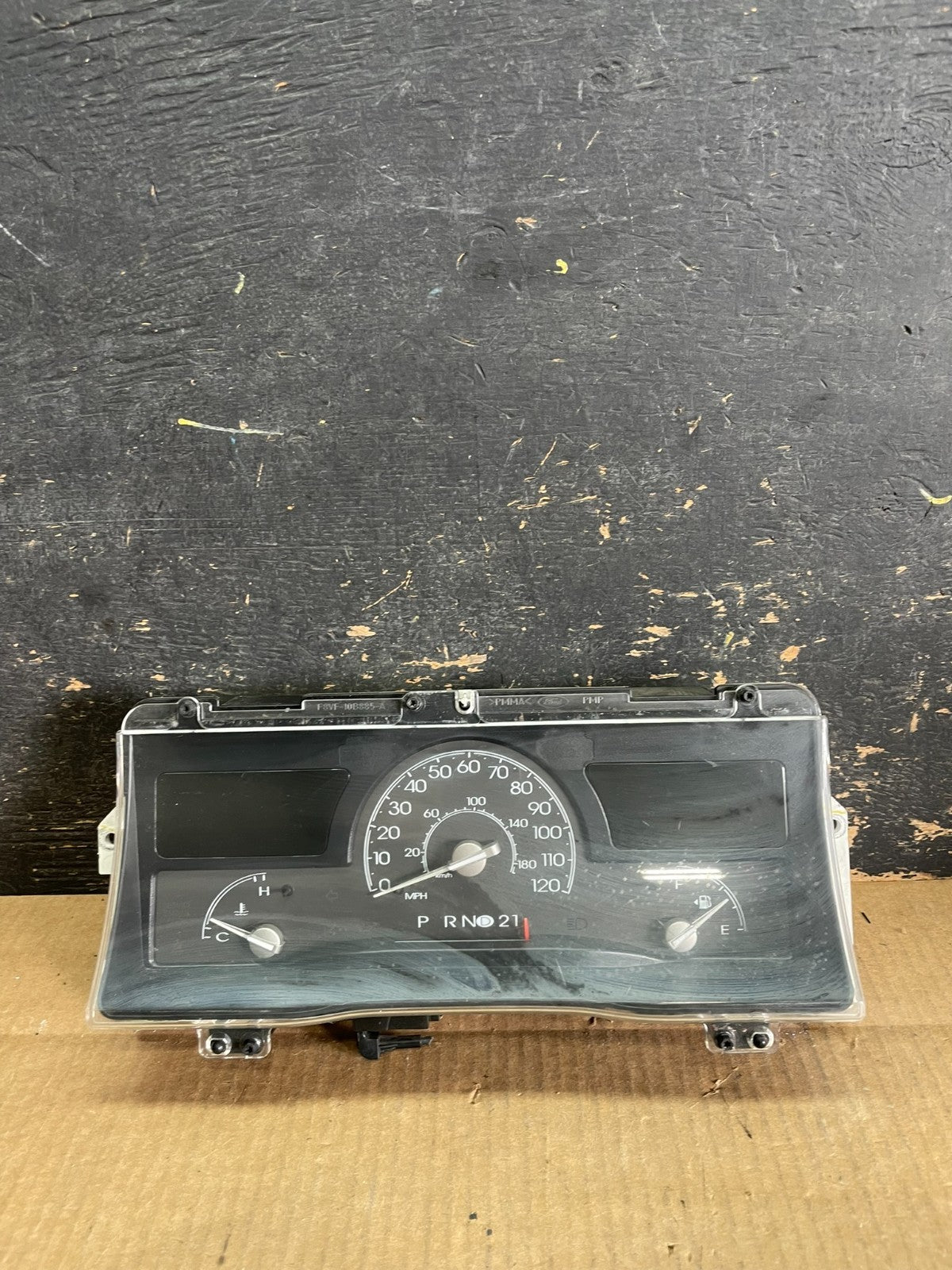 2003 2004 Lincoln Town Car Speedometer Gauge Cluster AB28920