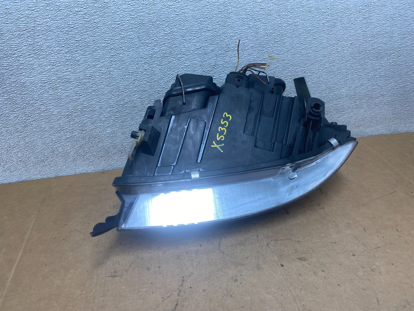 2002 to 2004 Audi A6 Right Passenger RH Side Halogen Headlight OEM X5353 DW10