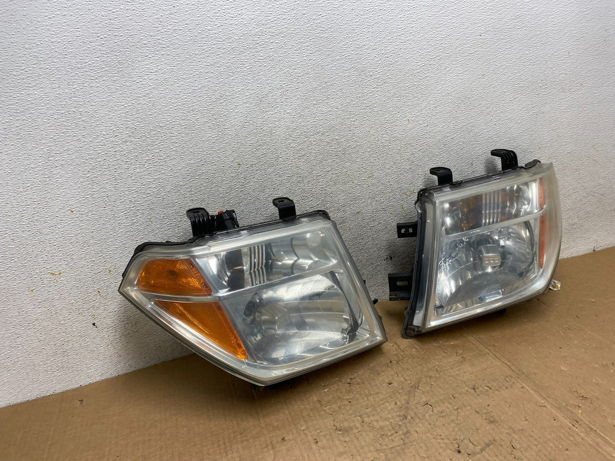 2005 2006 2007 Nissan Pathfinder Halogen Headlights Left+Right AI5608 DW2