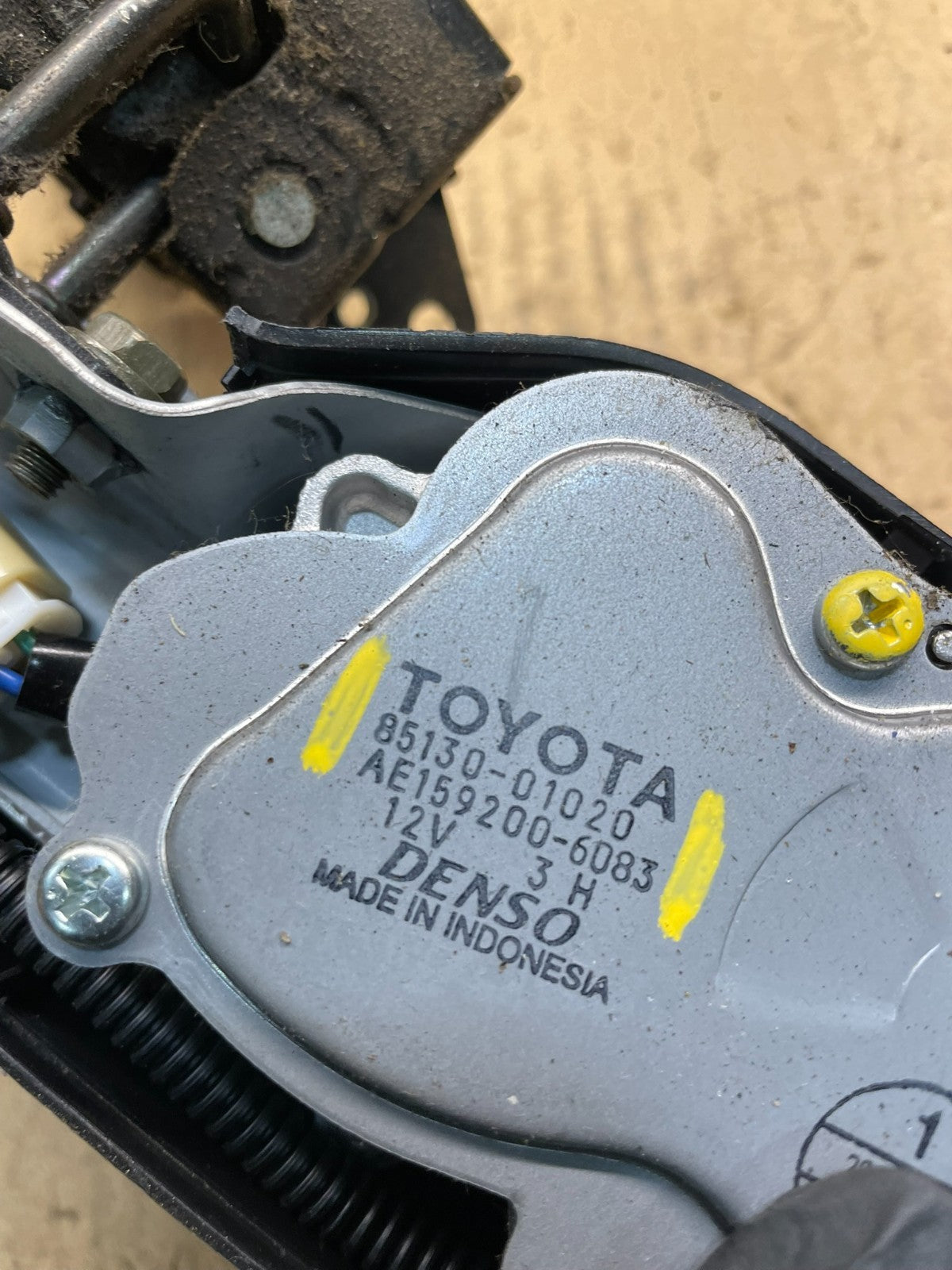 2003 to 2009 Toyota Corolla Matrix Rear Wiper Windshield Motor OEM W6871 DG6