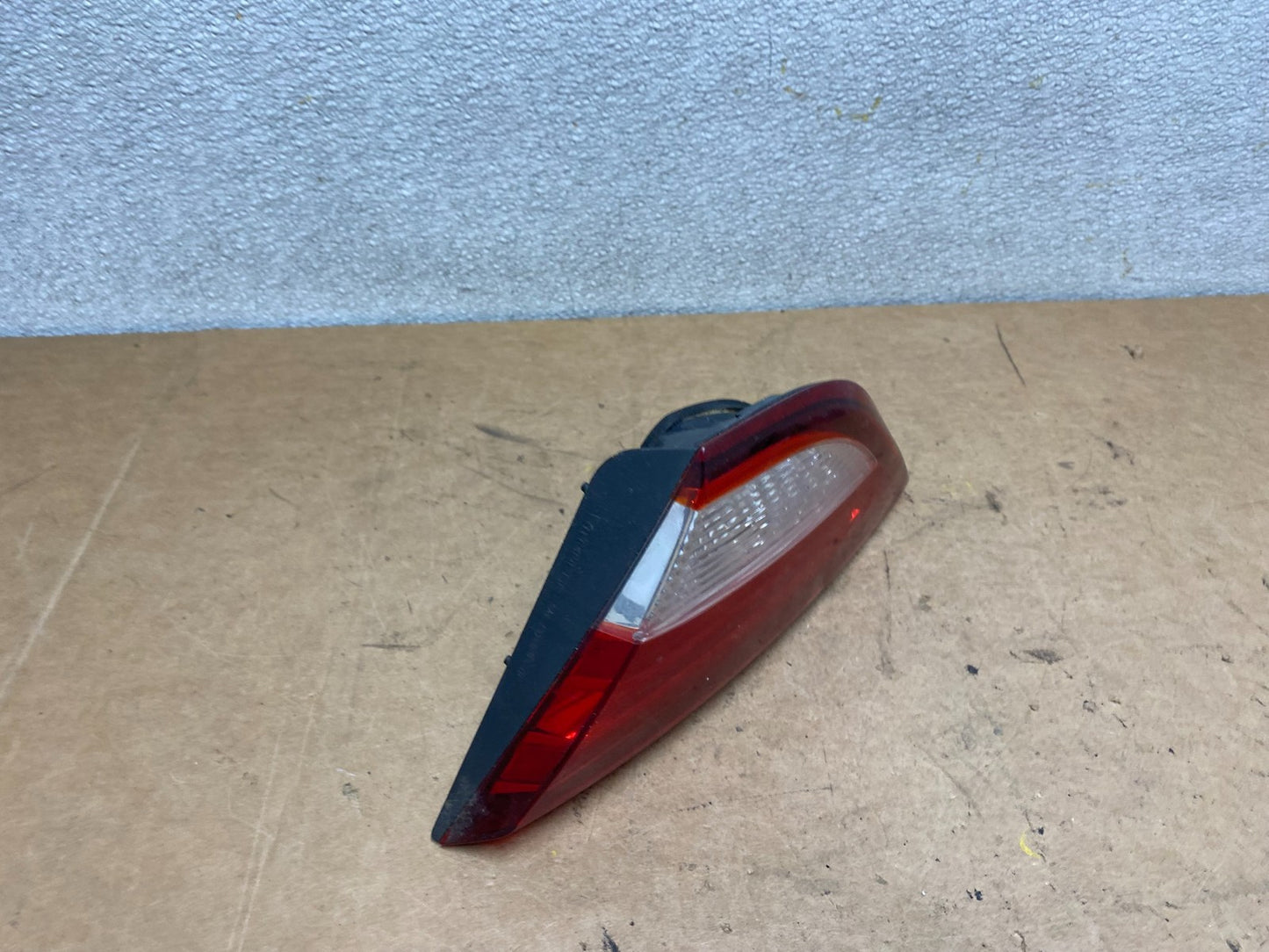2015 to 2017 Chrysler 200 Sedan Right Passenger  Inner Tail Light Oem X5001 DW2