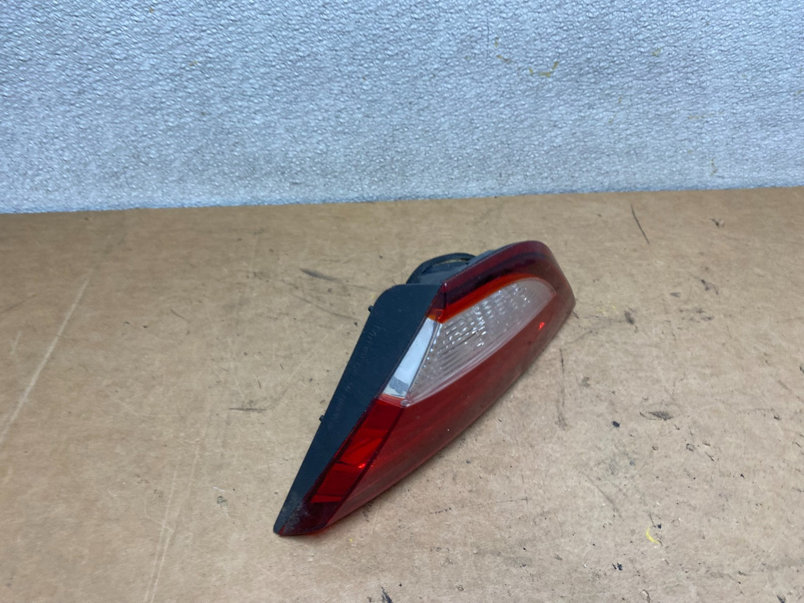 2015 to 2017 Chrysler 200 Sedan Right Passenger  Inner Tail Light Oem X5001 DW2