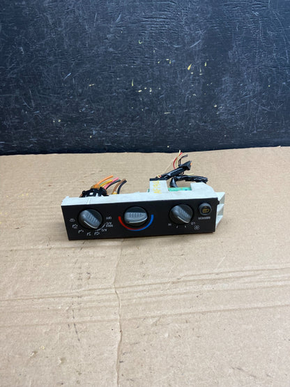 2001 - 2007 GMC Chevrolet Express 1500 Climate Control A/C AF1902 DG3