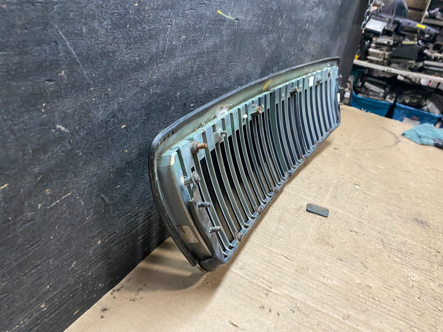 2002 to 2005 Hyundai XG350 Front Upper Grill Grille W/Emblem u6377  DG5