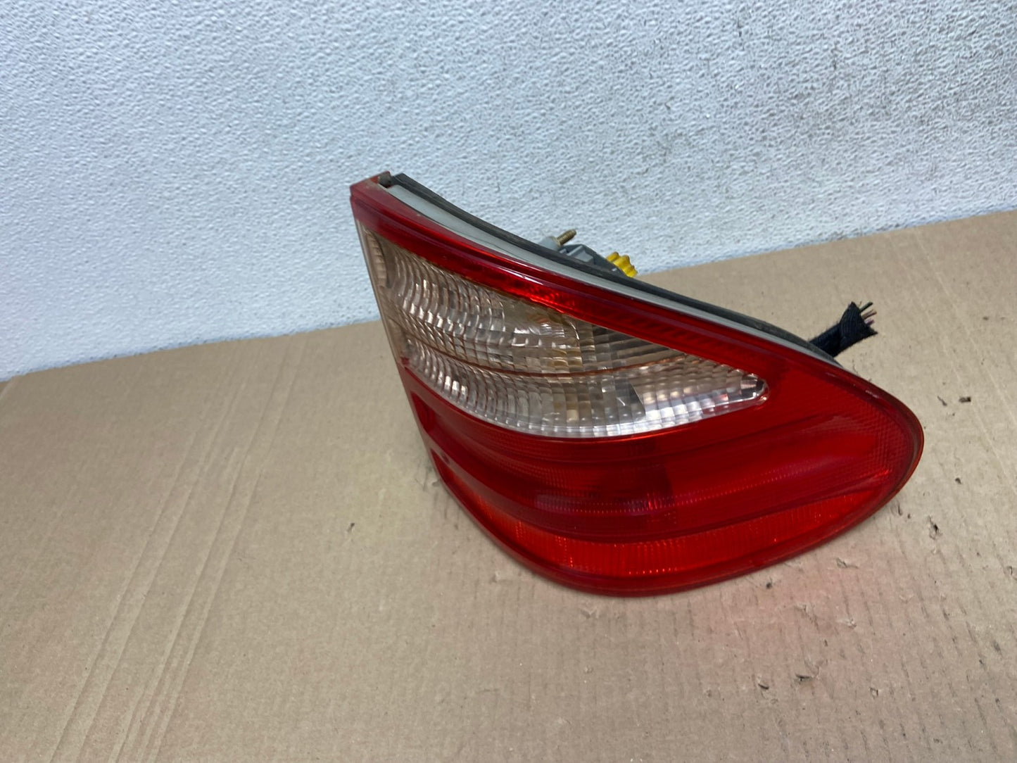 2000-2003 Wagon Mercedes-Benz W210 E-Class Right Passenger Tail Light AE9529 LK1