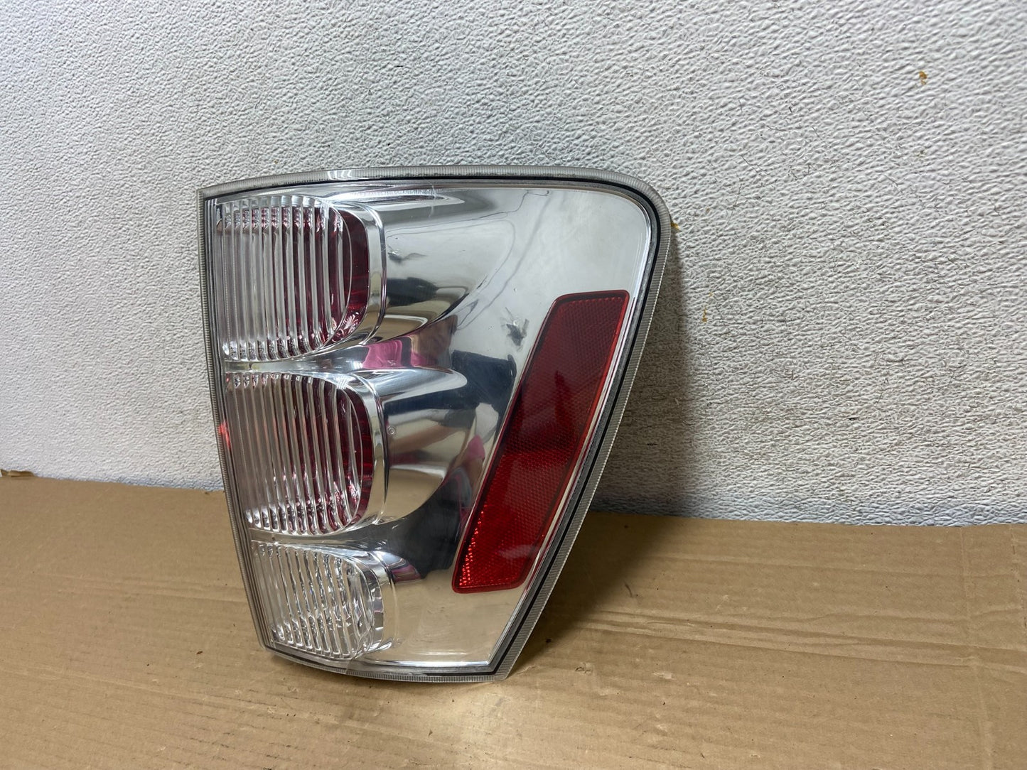 2005 to 2008 Chevrolet Equinox Right Passenger Rh Side Tail Light AG8944 DW2