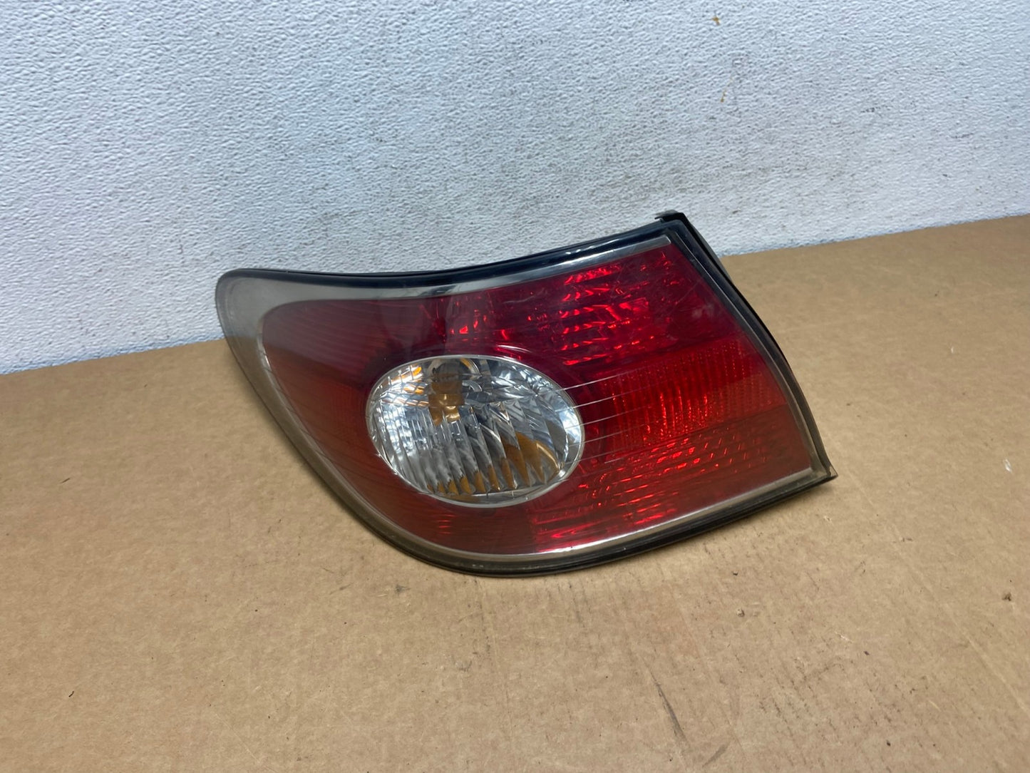 2002 to 2004 Lexus ES300 ES330 Left Driver Side Tail Light AD5424 LK0