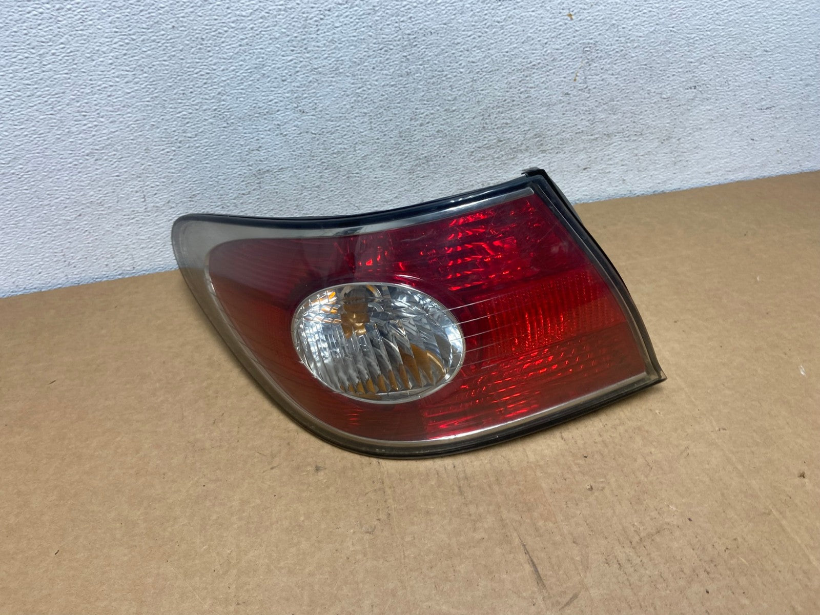 2002 to 2004 Lexus ES300 ES330 Left Driver Side Tail Light AD5424 LK0