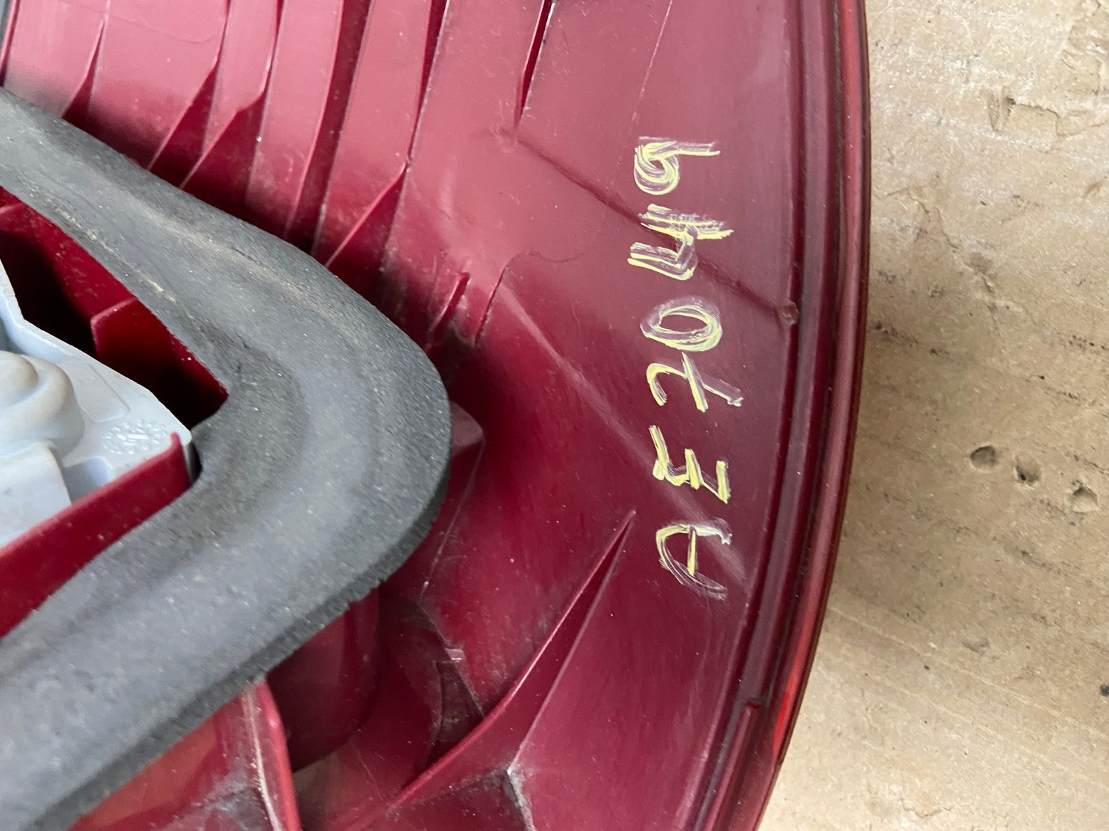 2004 to 2005 Toyota Sienna Left Driver LH Side Tail Light AE7049 LK6