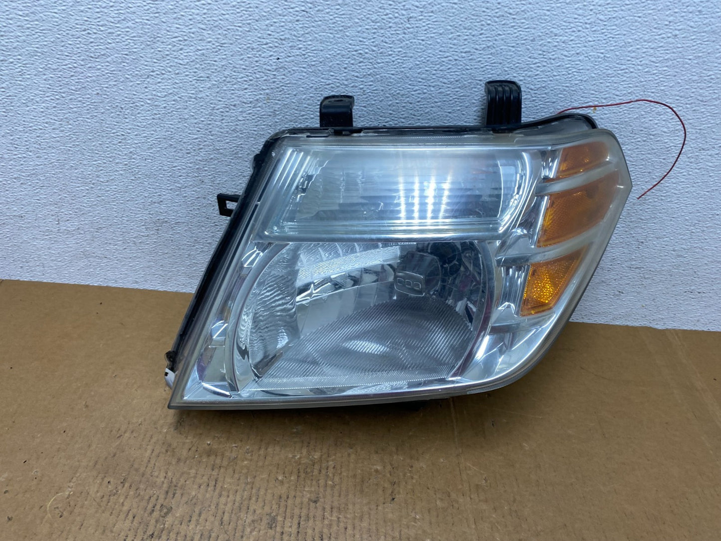 2008 to 2012 Nissan Pathfinder Halogen Headlight Left Driver Lh AE0452 DW0