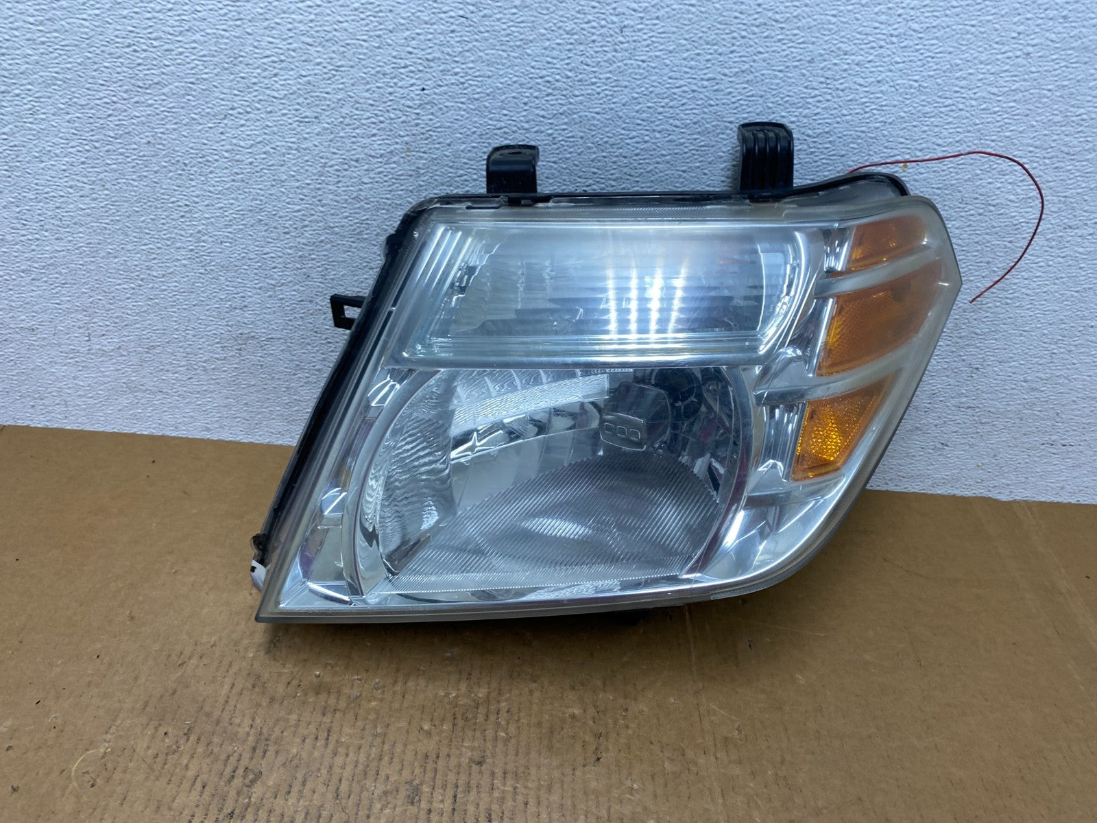 2008 to 2012 Nissan Pathfinder Halogen Headlight Left Driver Lh AE0452 DW0