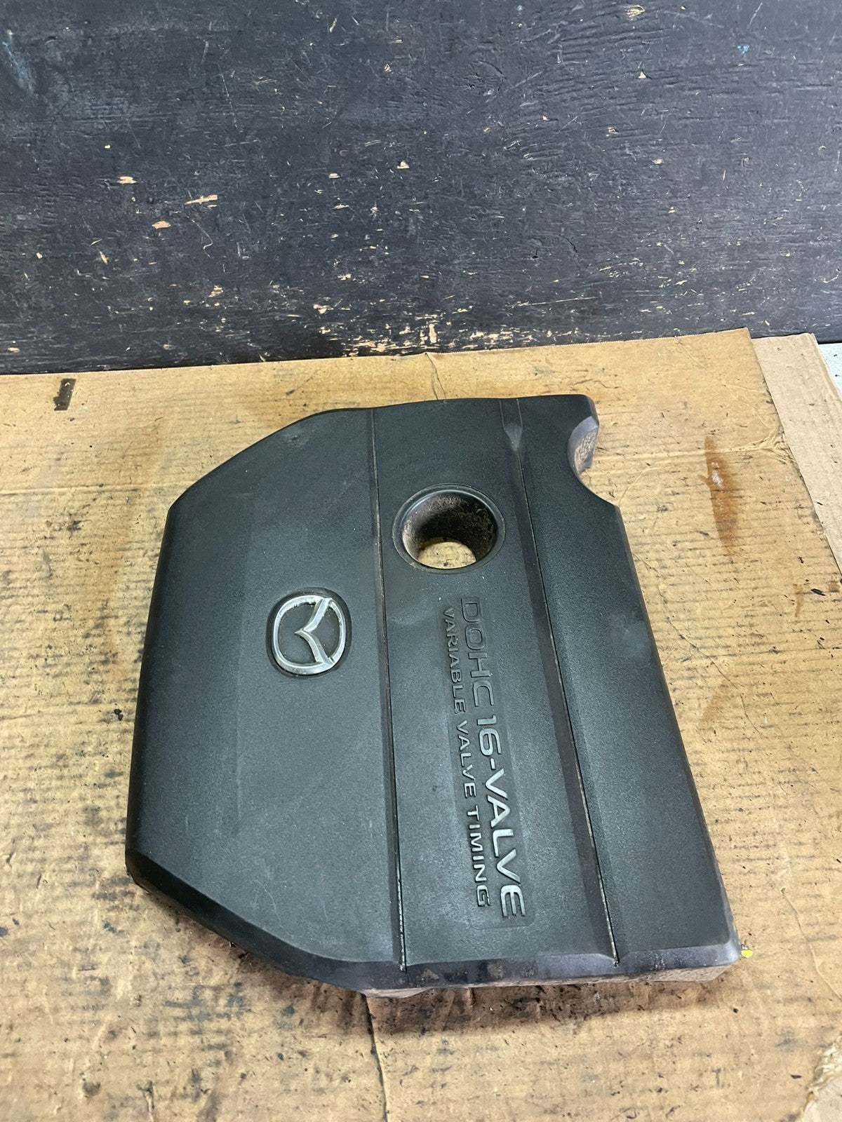 2004 to 2008 Mazda 3 DOHC 16 VALVE Engine Shield Top Cover Oem  q9879 DG2