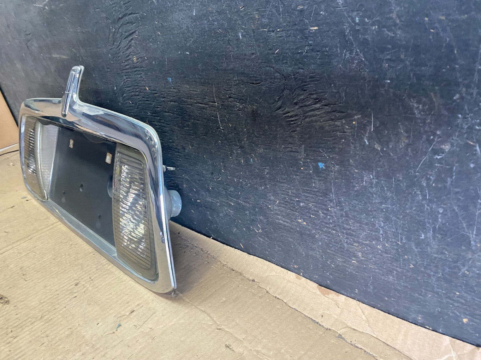 2000- 2002 Lincoln LS Rear Finish Panel Trunk Panel Chrome OEM P3750 DG1
