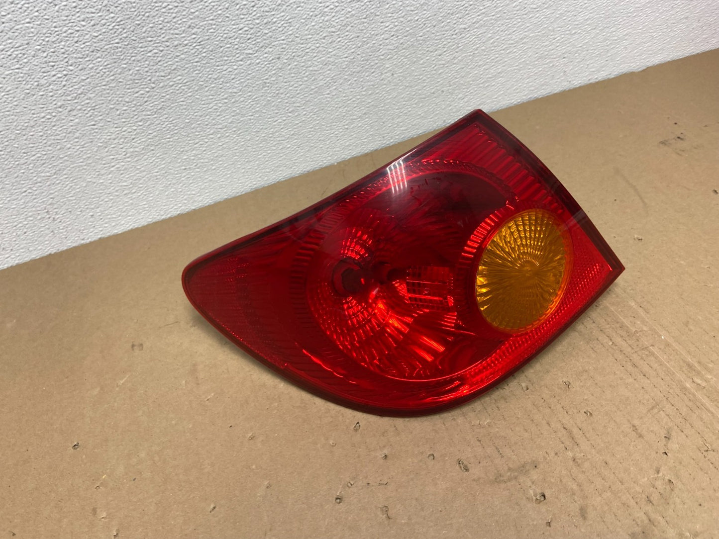2003 to 2005 Toyota Corolla Left Driver Lh Side Tail Light Oem AB6415 DW2