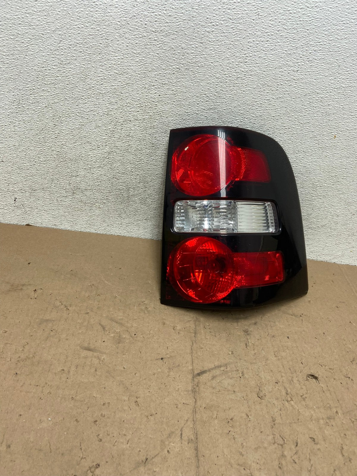 2006 to 2010 Ford Explorer Right Passenger Side Tail light AG5403 LK0