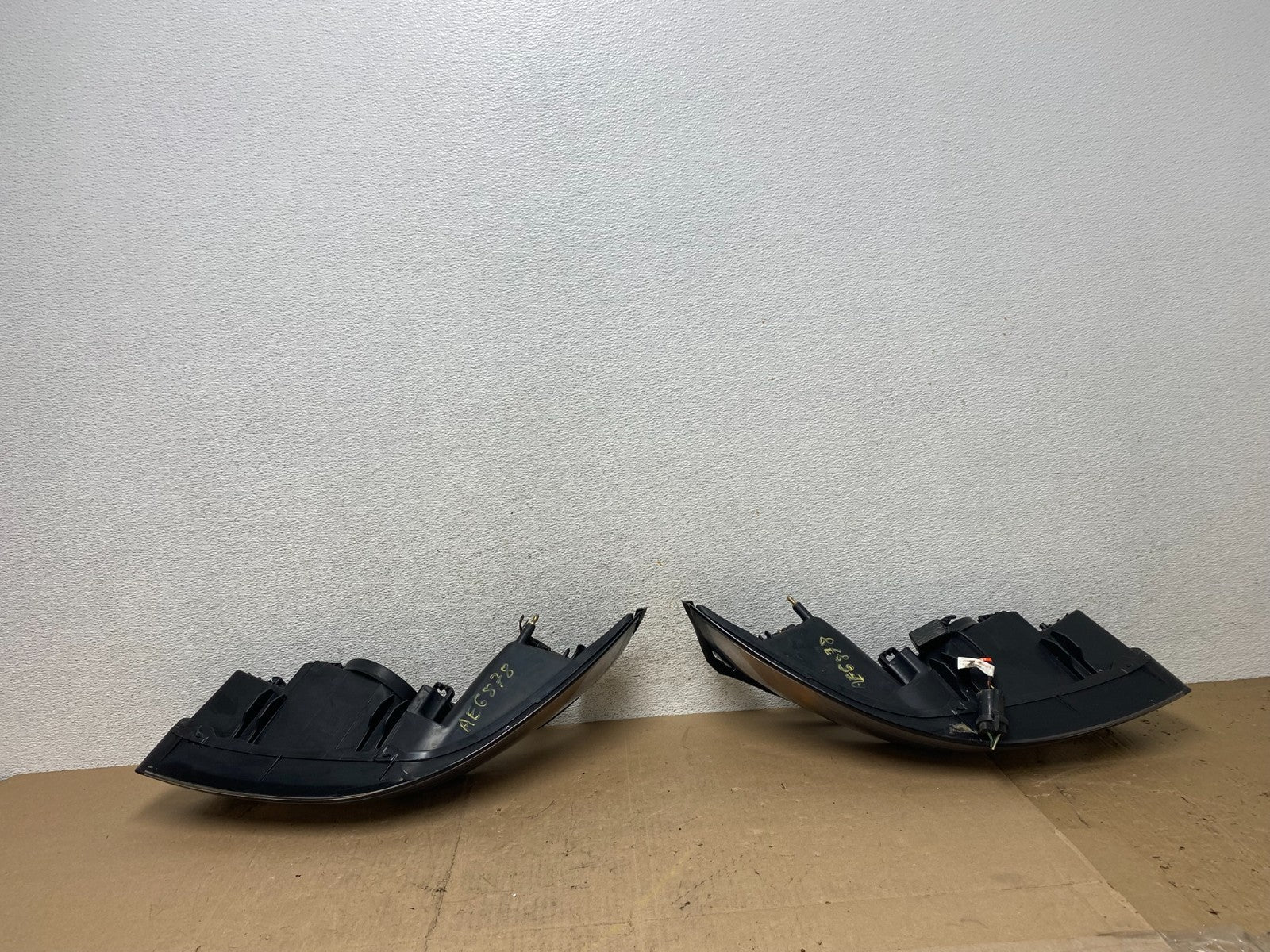 1999 to 2004 Ford Mustang Left+Right Set Side Black Headlights AE6878 DW6