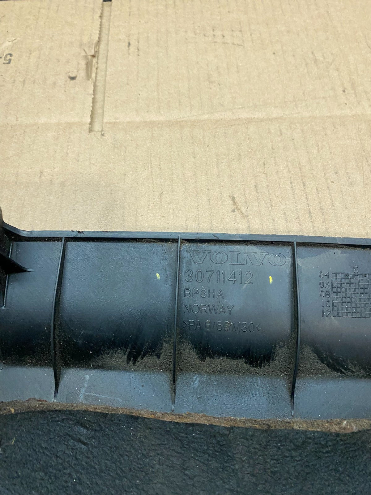 2003 to 2006 Volvo XC90 OEM 2.9L Upper Top Engine Motor Dust Cover Oem W2468 DG8