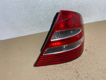 No Led 2003-2006 Mercedes E Class Sedan Right Passenger Tail Light AE9790 LK2